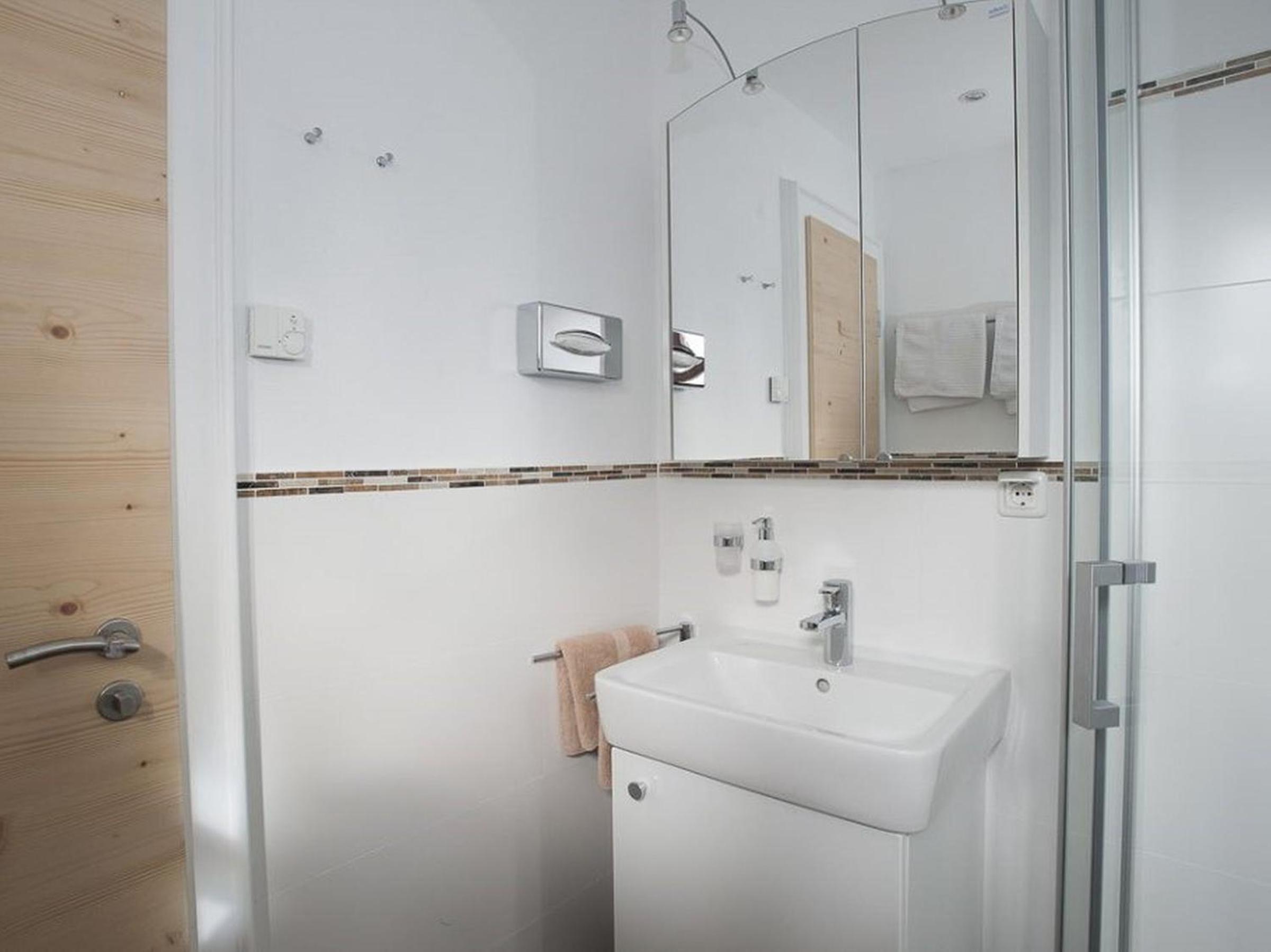 Two-Bedroom Apartment with Balcony photo 3
