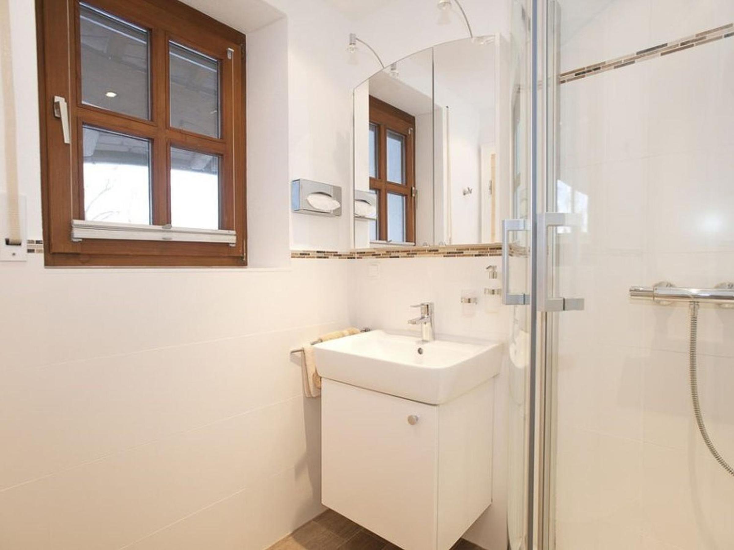 One-Bedroom Apartment with Balcony and Sea View photo 2