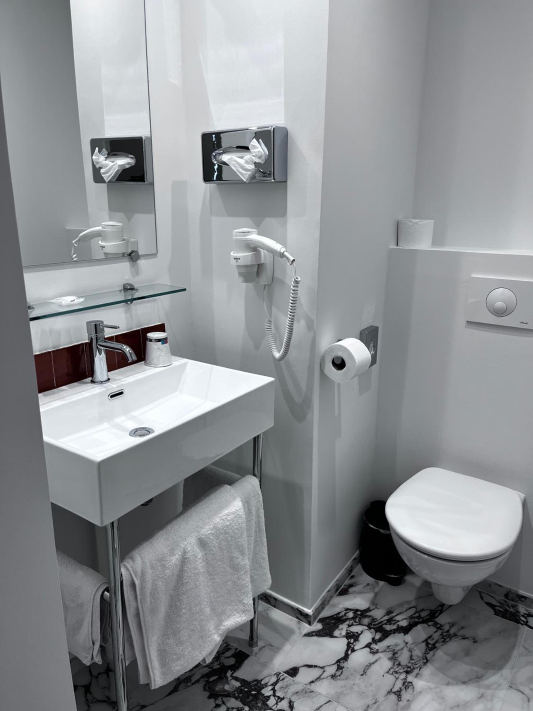 Double Room - Photo 6