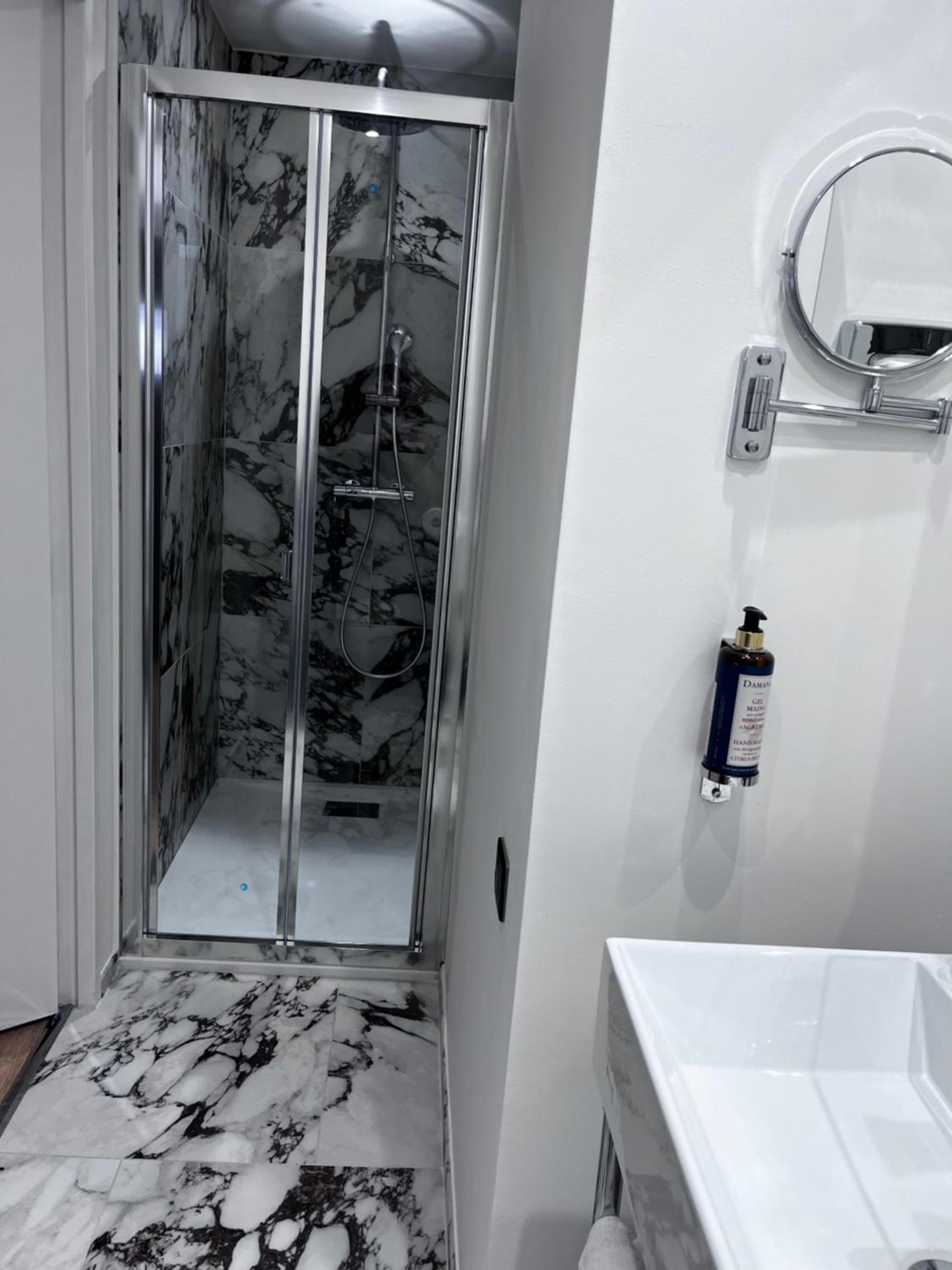 Double Room - Photo 4