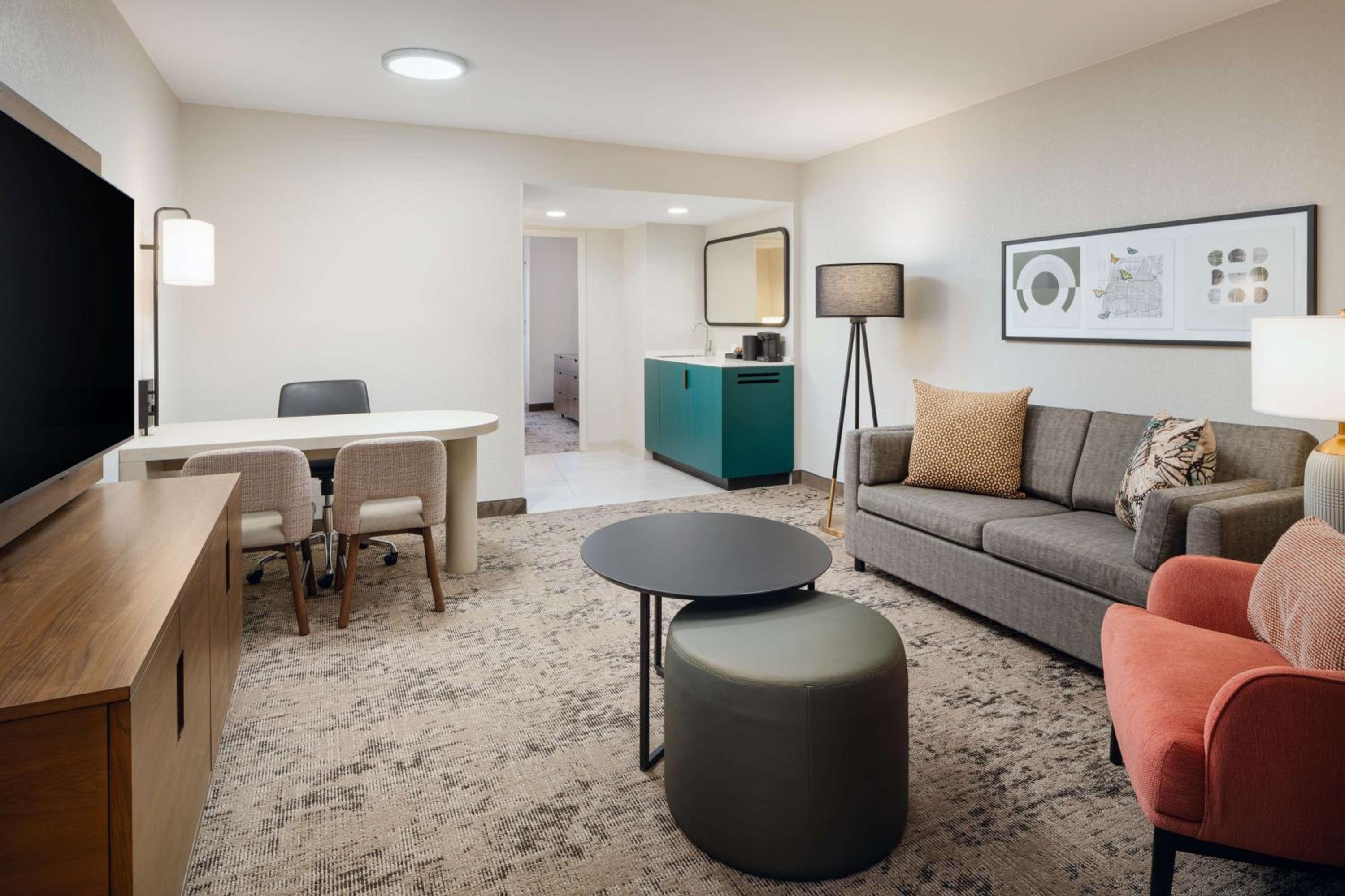 Two-Room King Suite with Bath Tub - Mobility Accessible - Photo 2