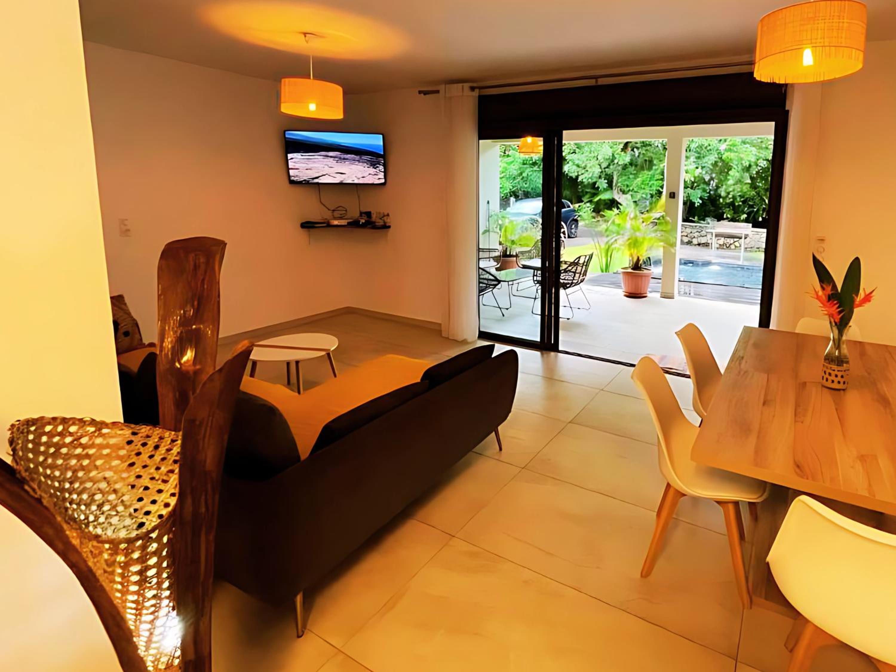 Three-Bedroom Villa - Photo 2