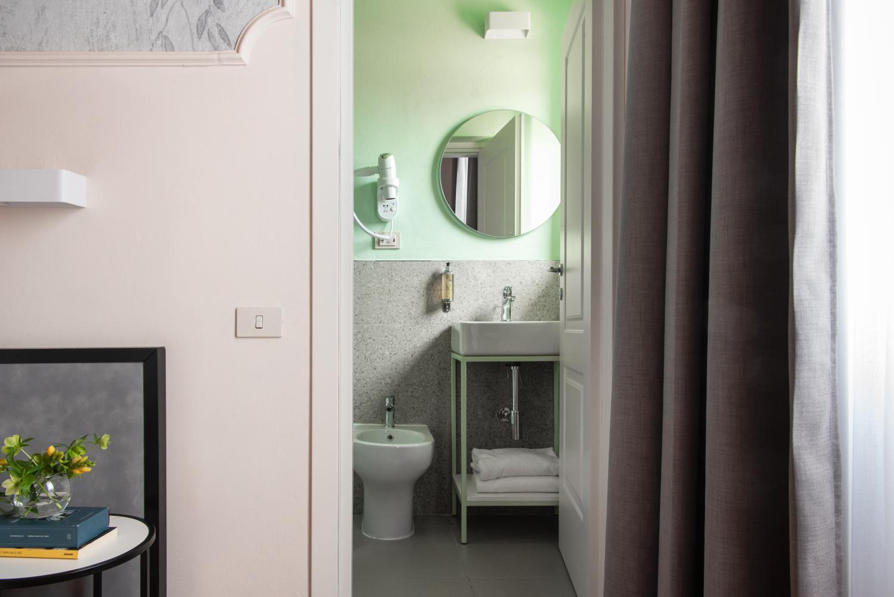 Triple Room thumbnail 5