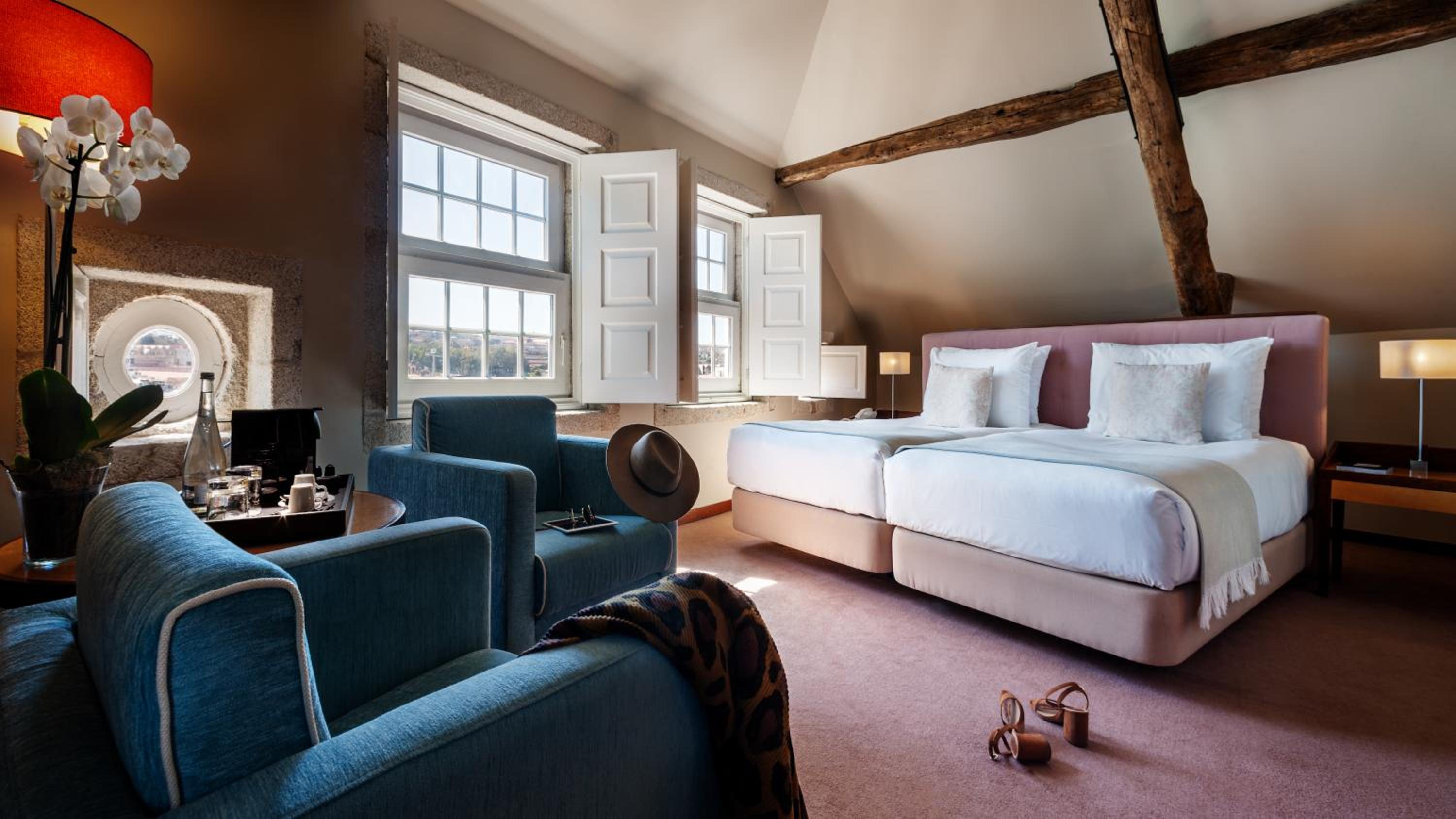 Double or Twin Room with Plaza View - Photo 1