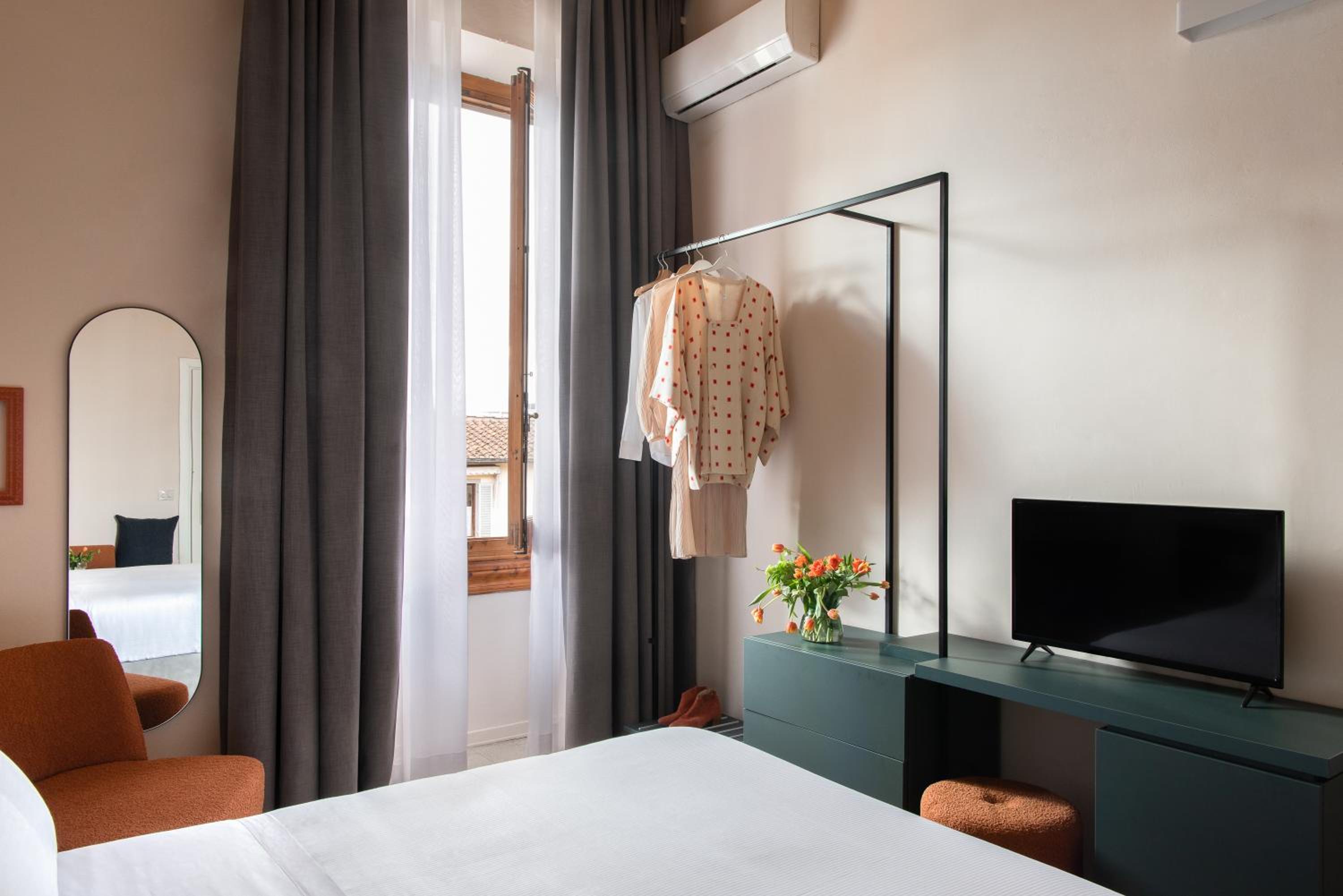 Triple Room thumbnail 5