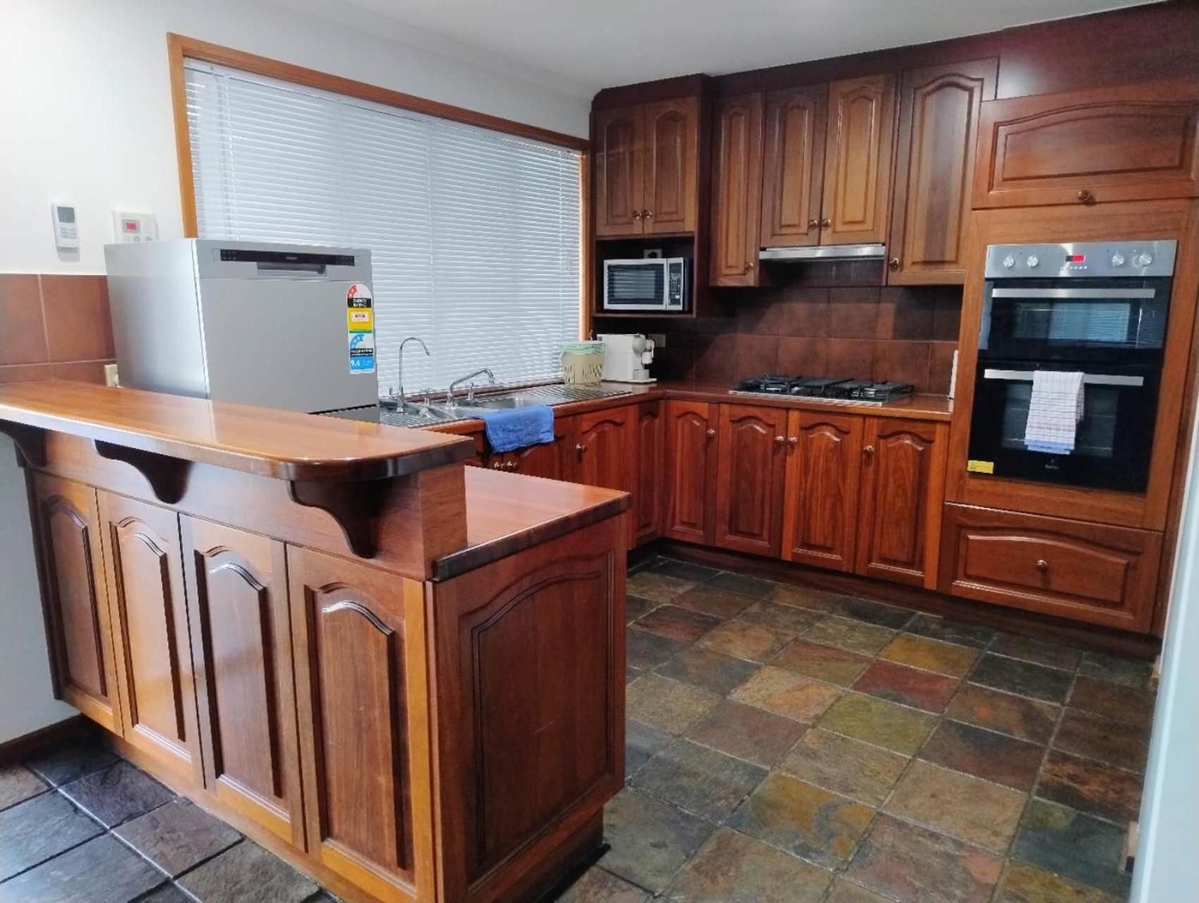 Four-Bedroom House photo 3