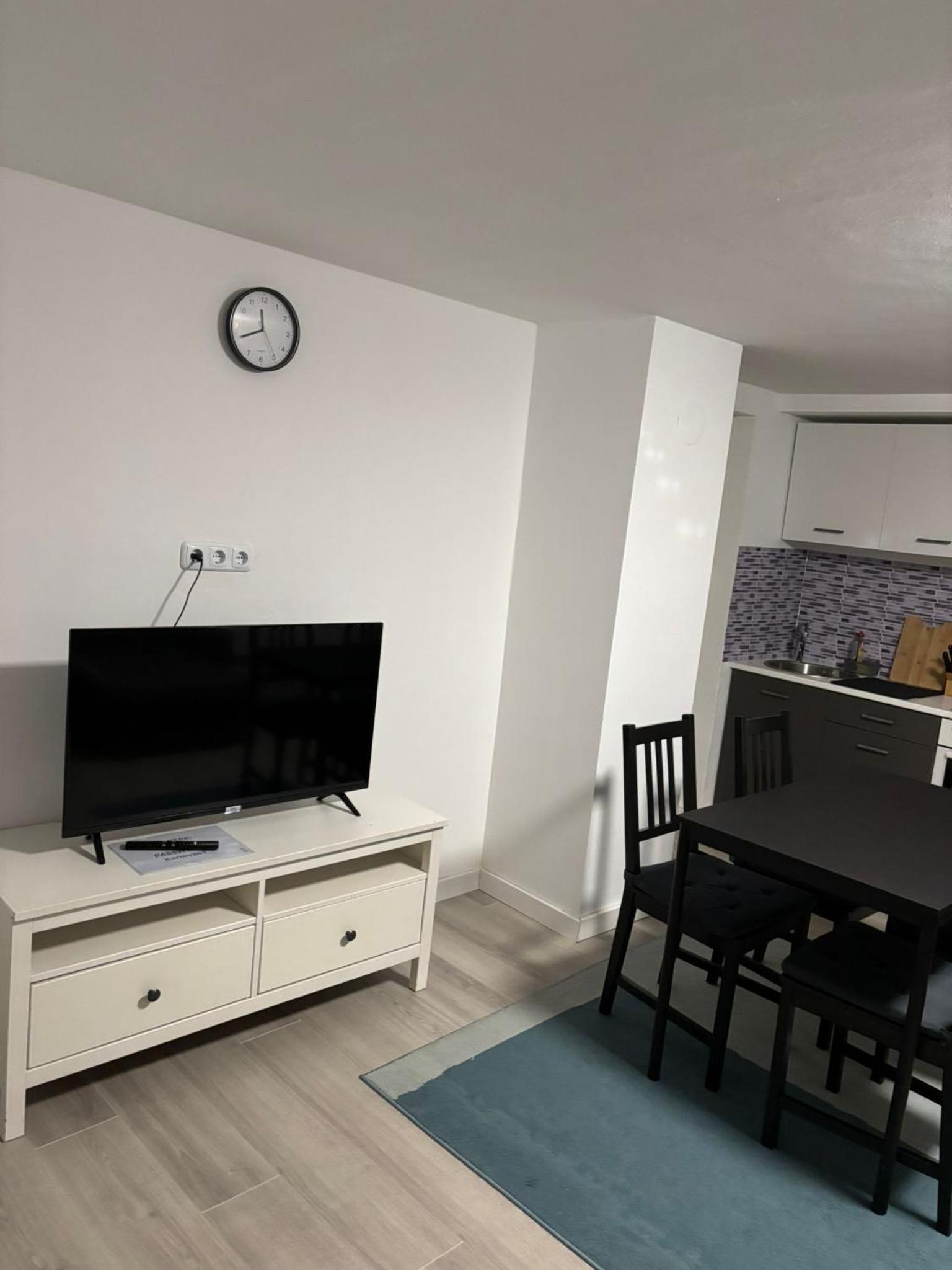 One-Bedroom Apartment photo 2
