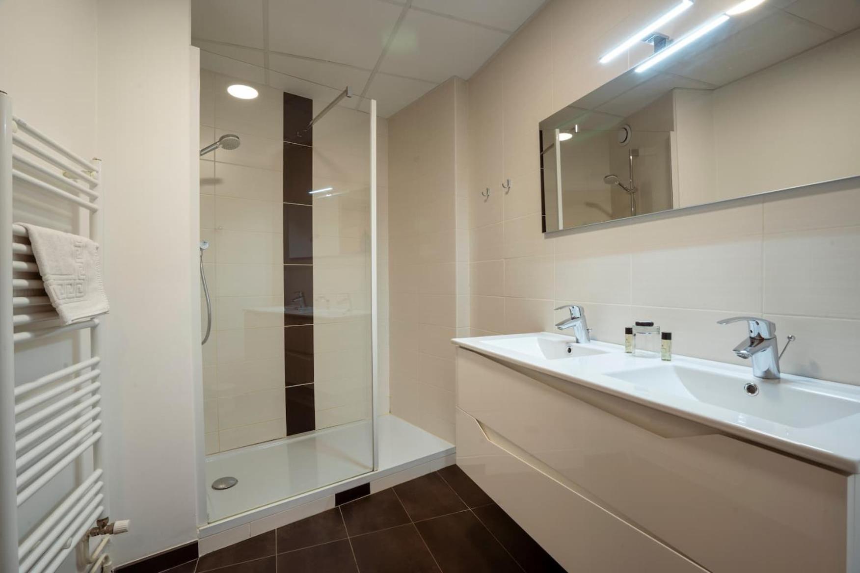 Superior Double Room - Photo 2