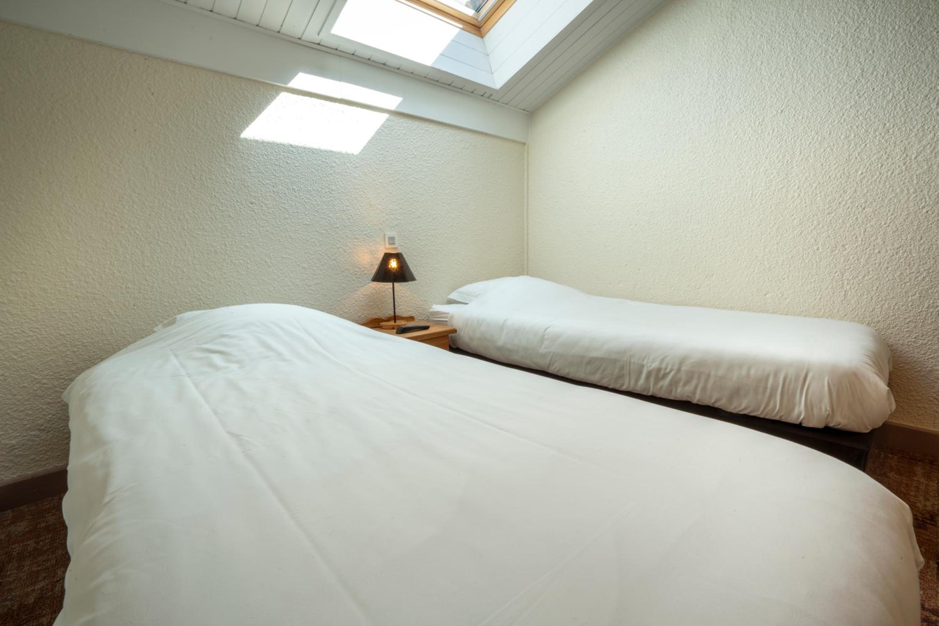 Deluxe Family Suite - Photo 4