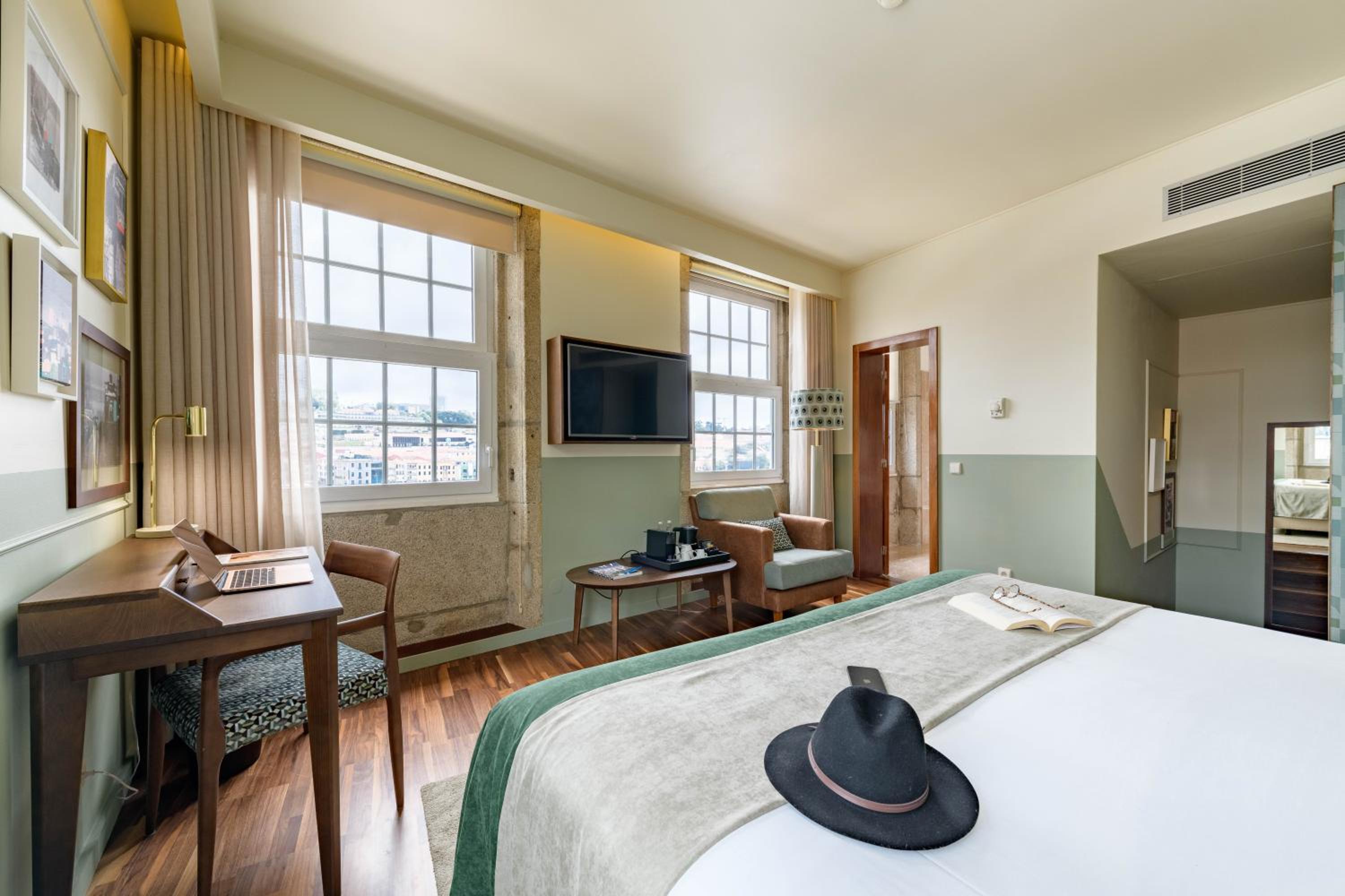 Double or Twin Vintage Grand with View - Photo 3