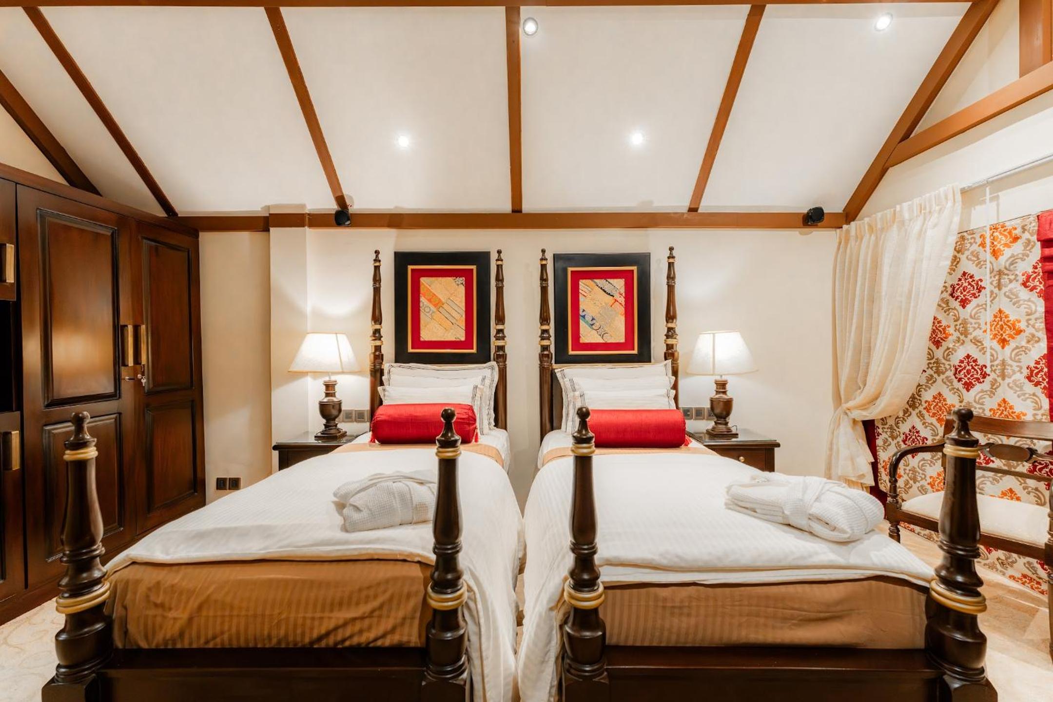 Deluxe Twin Room with Mountain View photo 3