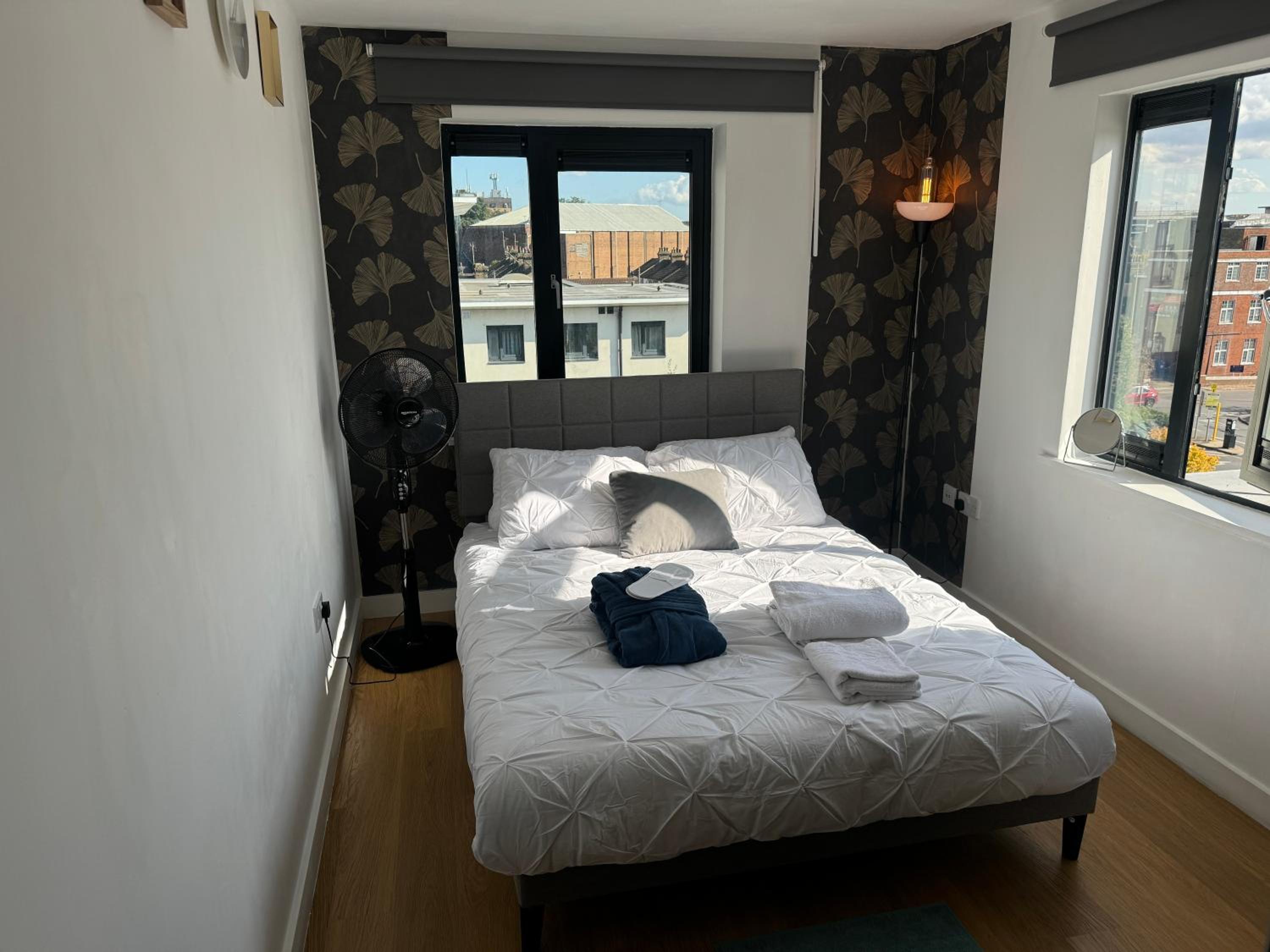 One-Bedroom Apartment photo 1