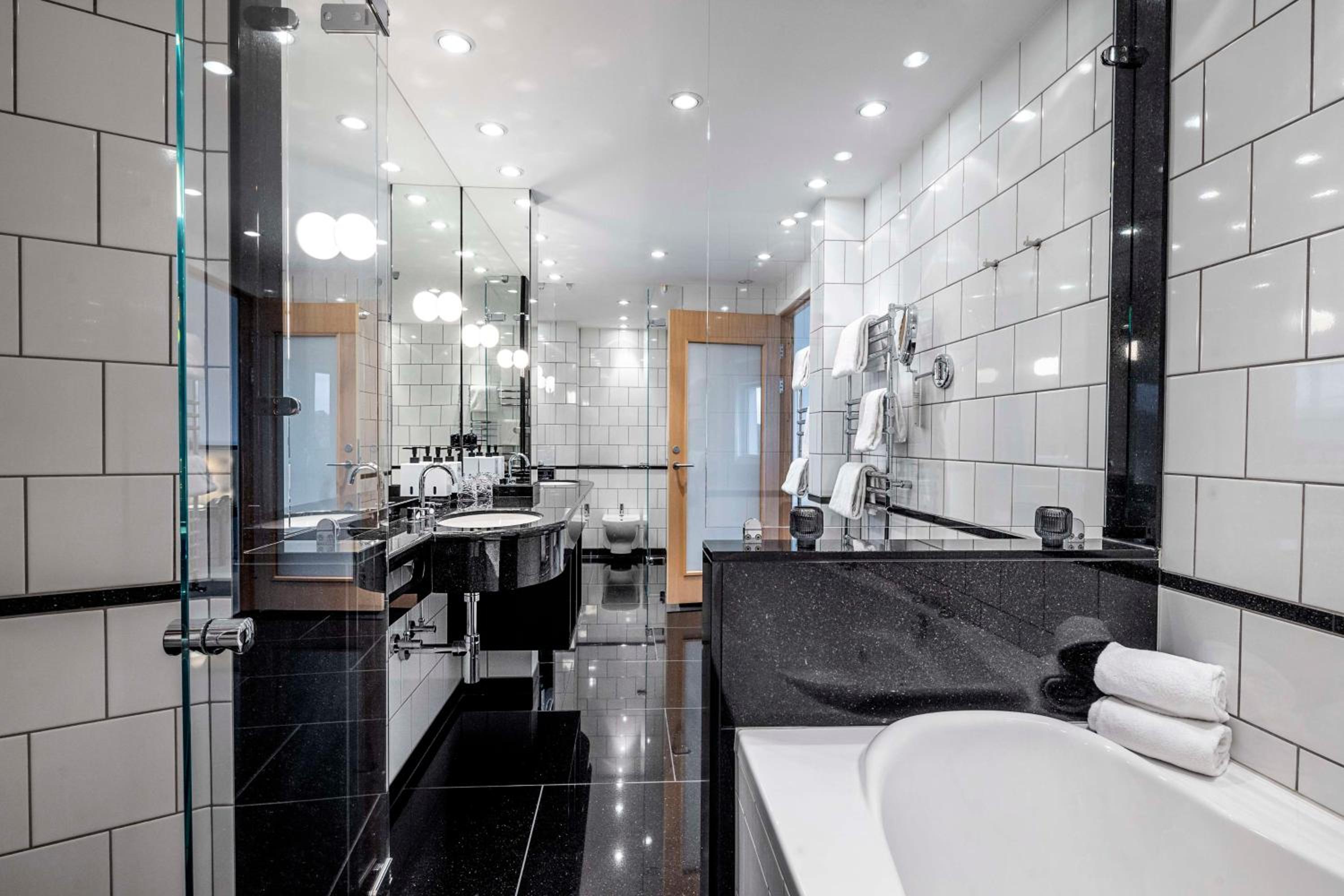 Deluxe Suite - Photo 4
