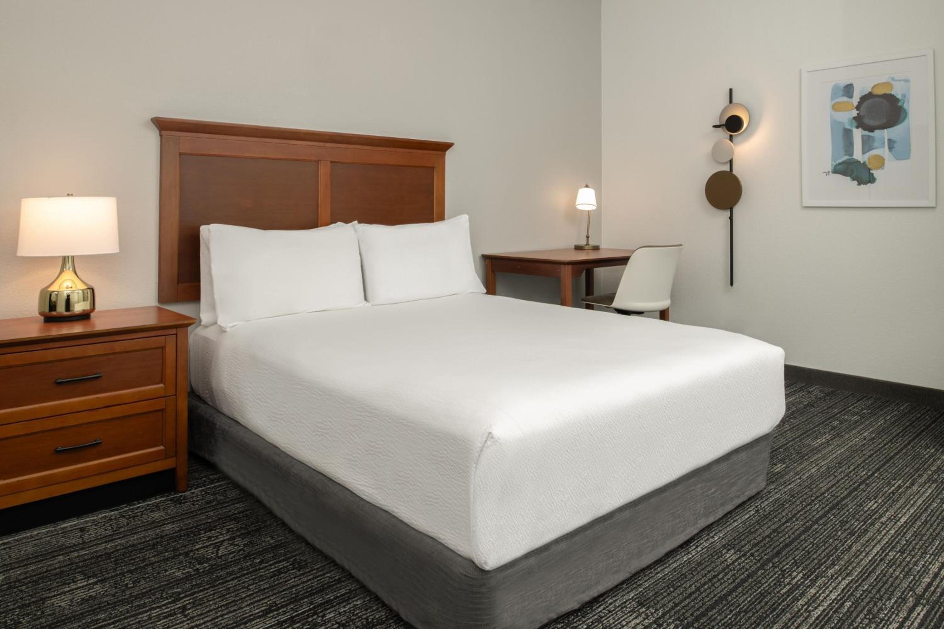 Two-Bedroom Suite - Photo 3