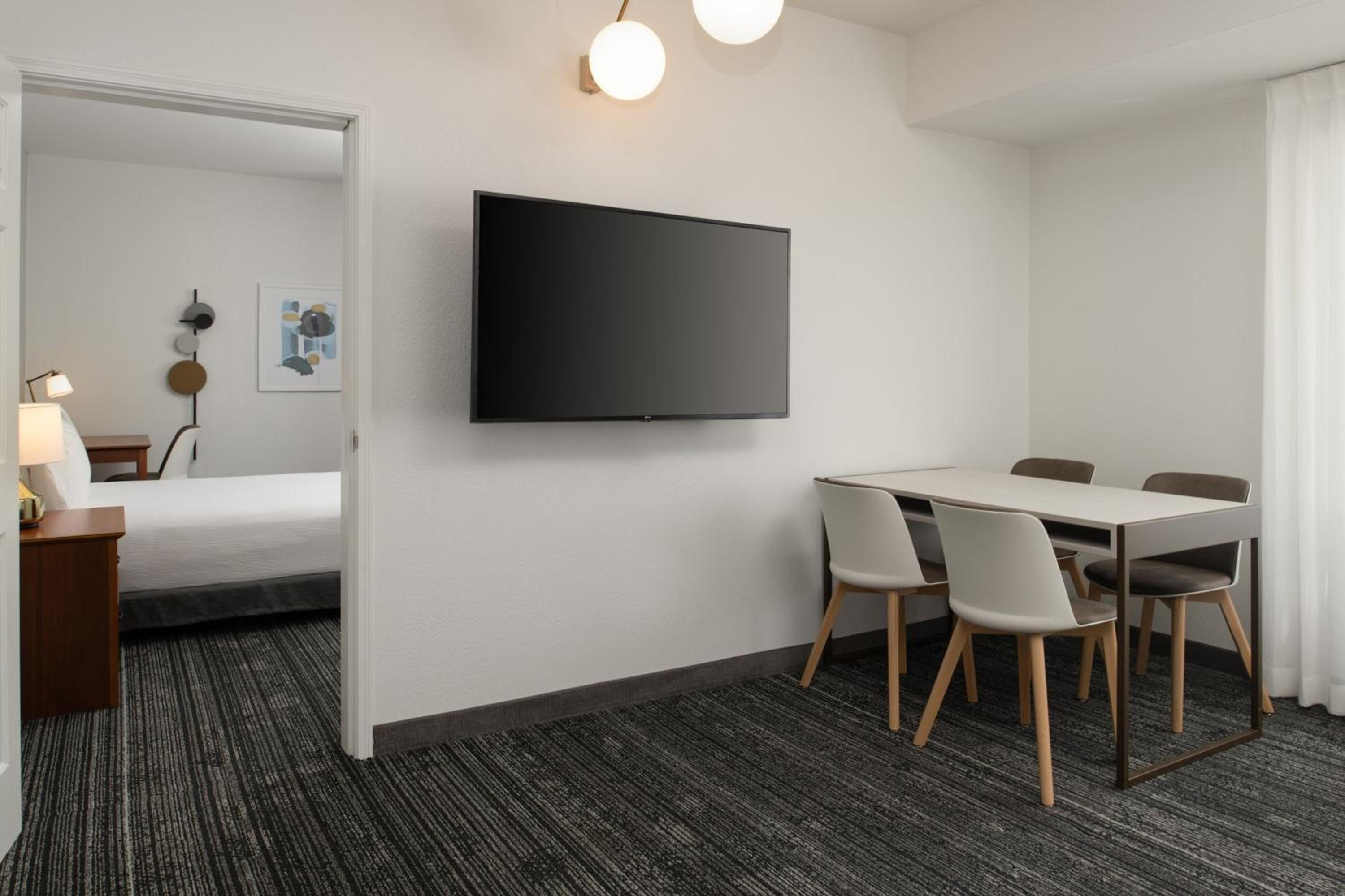 Two-Bedroom Suite - Photo 4