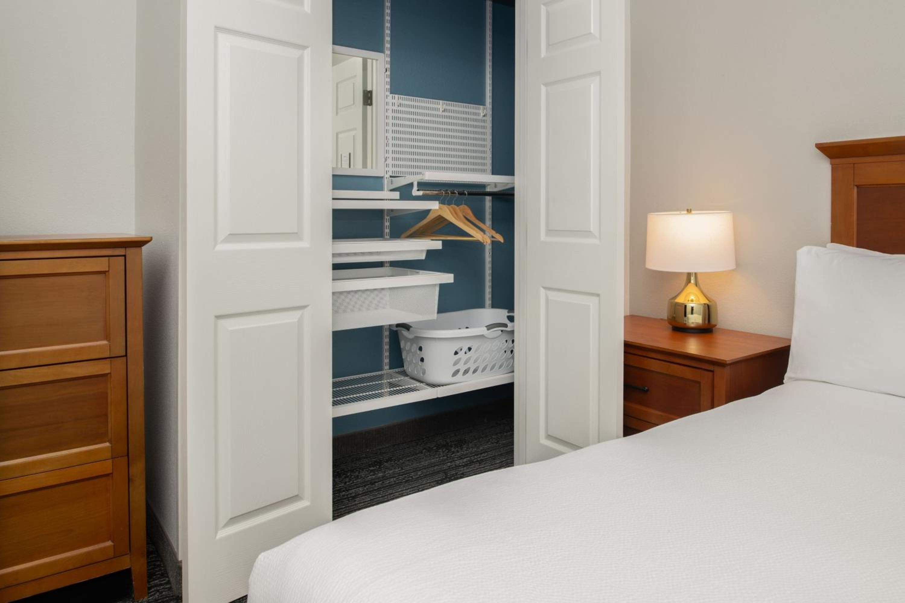 One-Bedroom Queen Suite - Photo 8