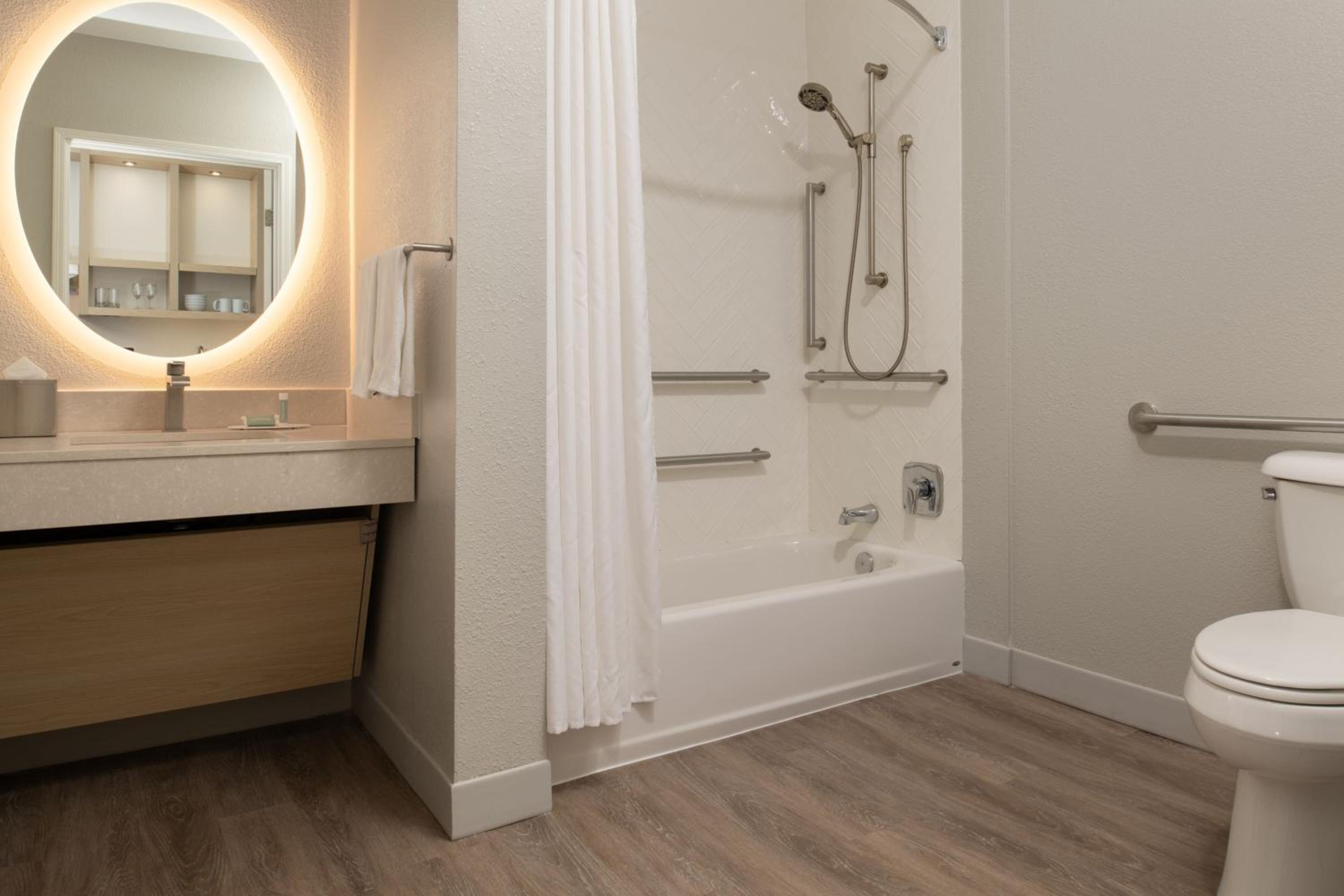 Two-Bedroom Suite - Photo 7