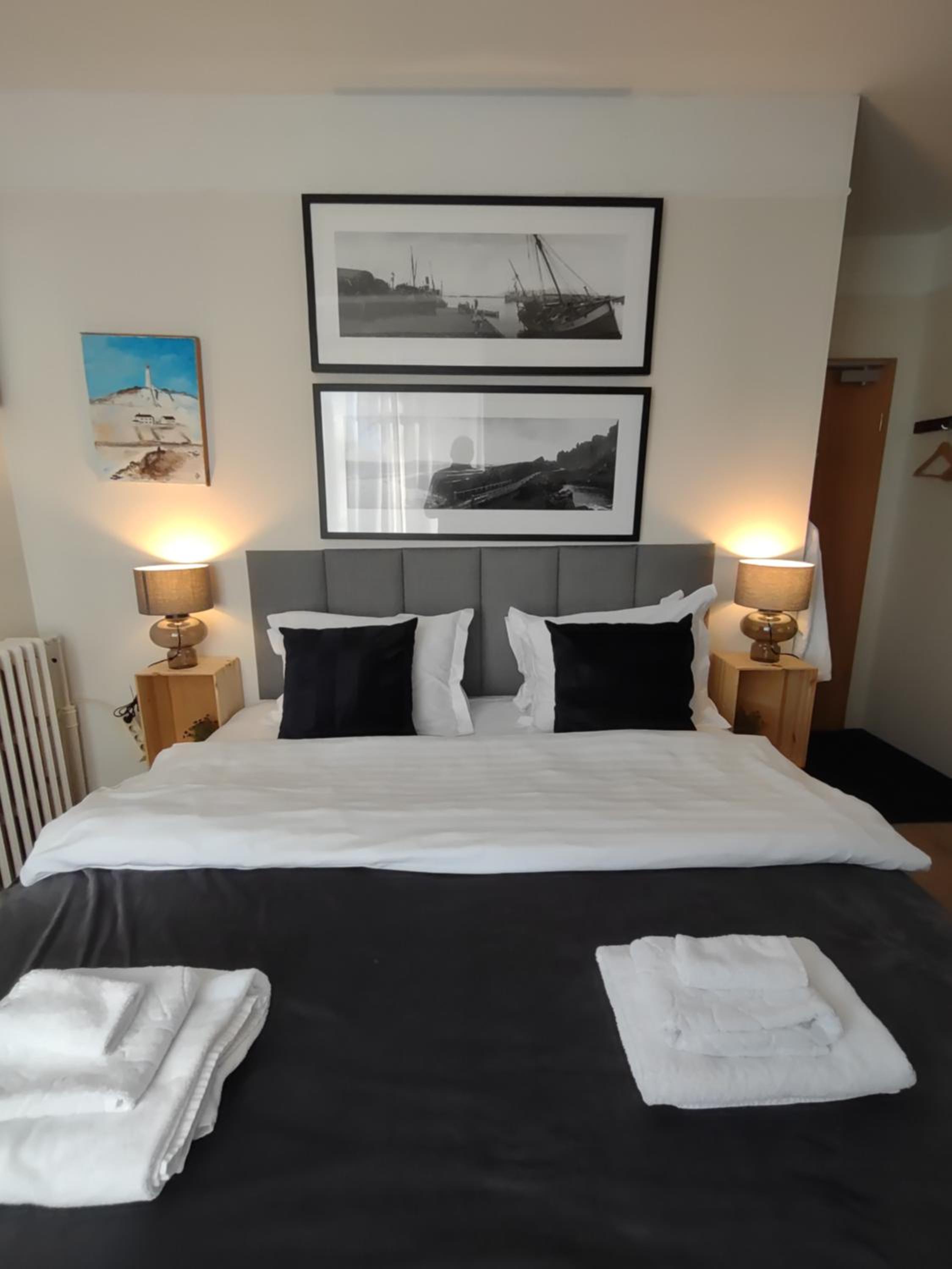 Double Room with Shared Bathroom photo 1