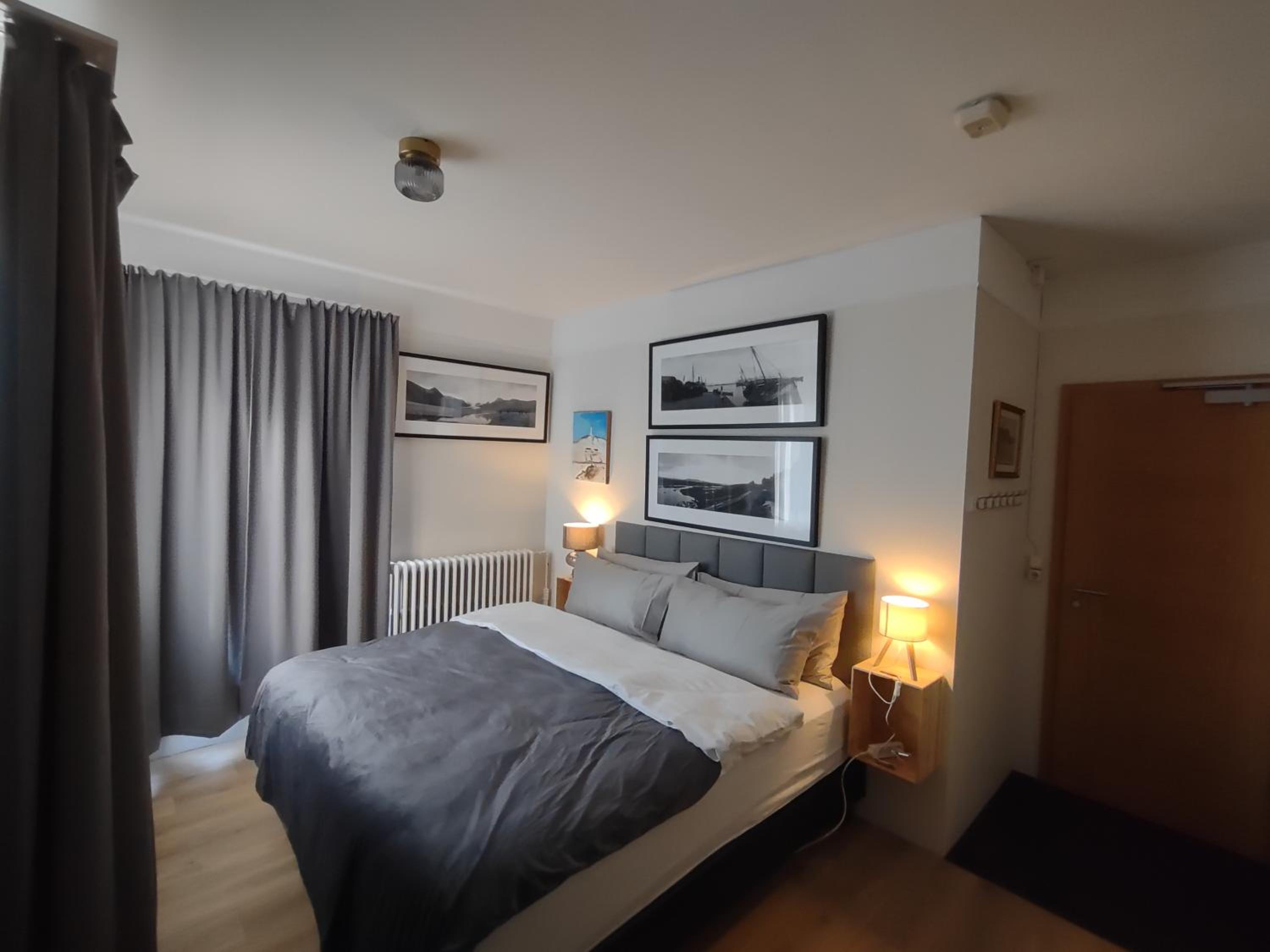 Double Room with Shared Bathroom photo 2
