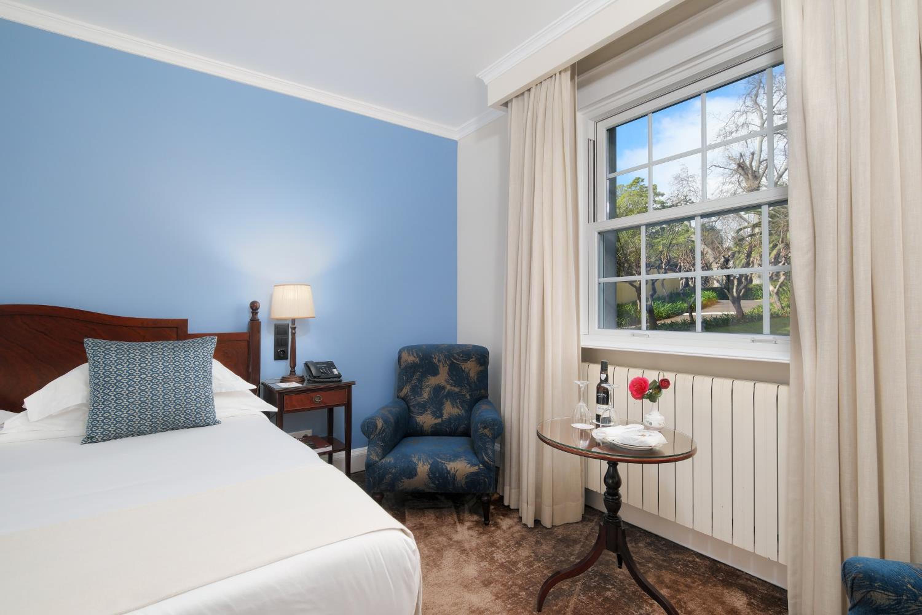 Double or Twin Room with Garden View - Photo 5