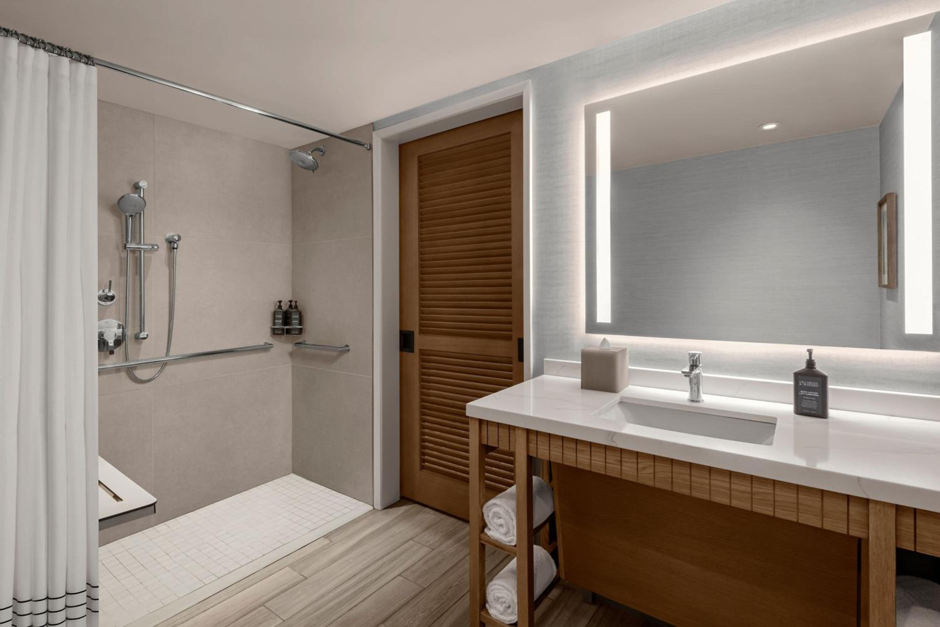 Townhouse Suite, Bi-level Suite, Balcony - Photo 6