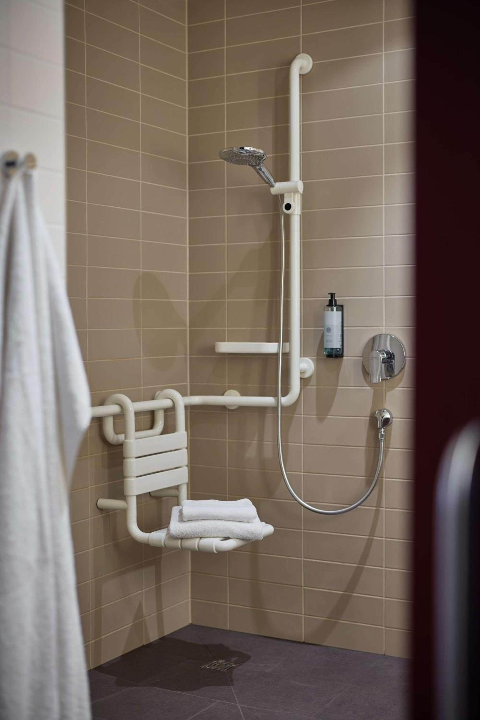 Wheelchair Accessible Room photo 3