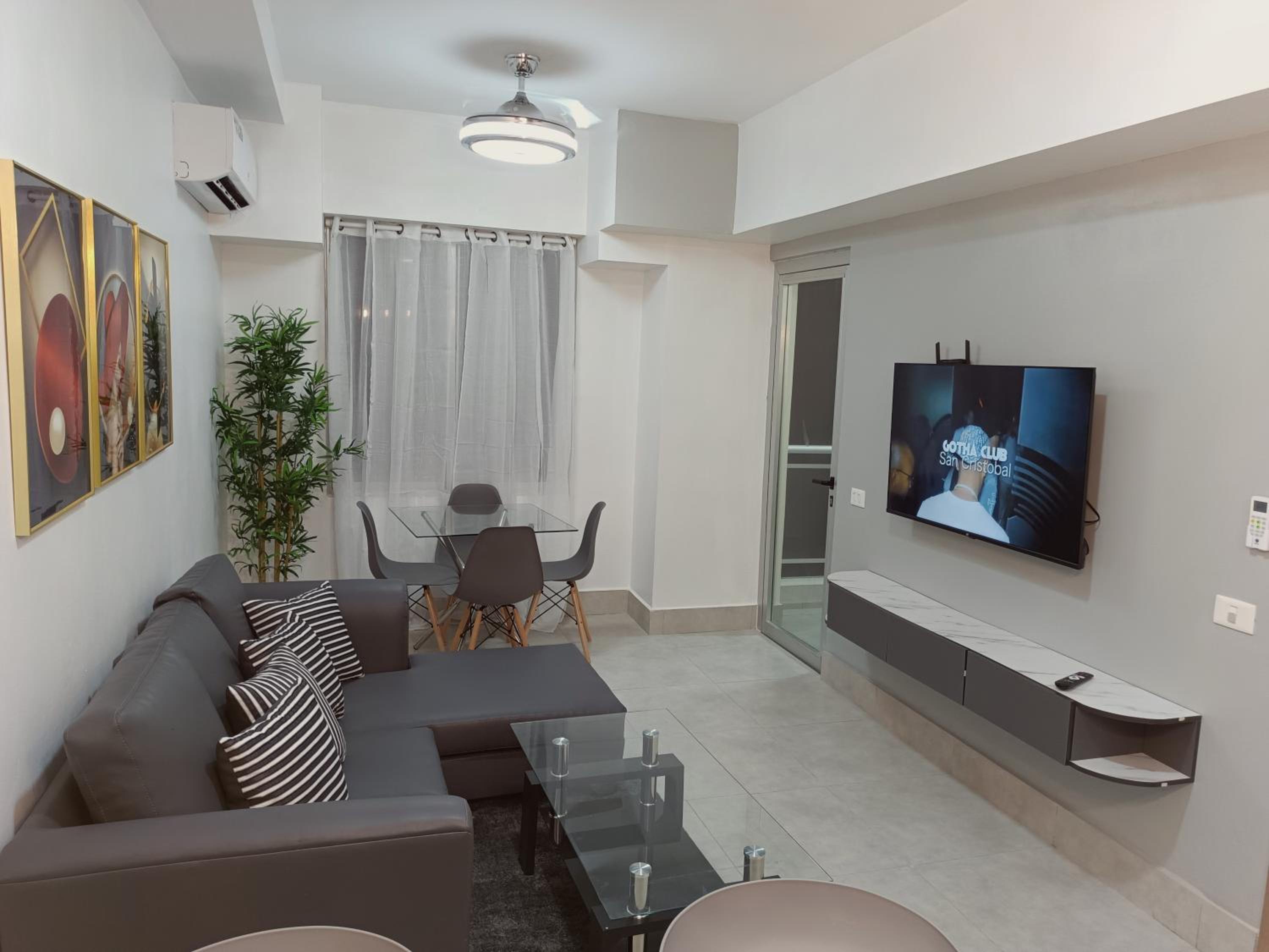 One-Bedroom Apartment with Balcony and City View photo 1