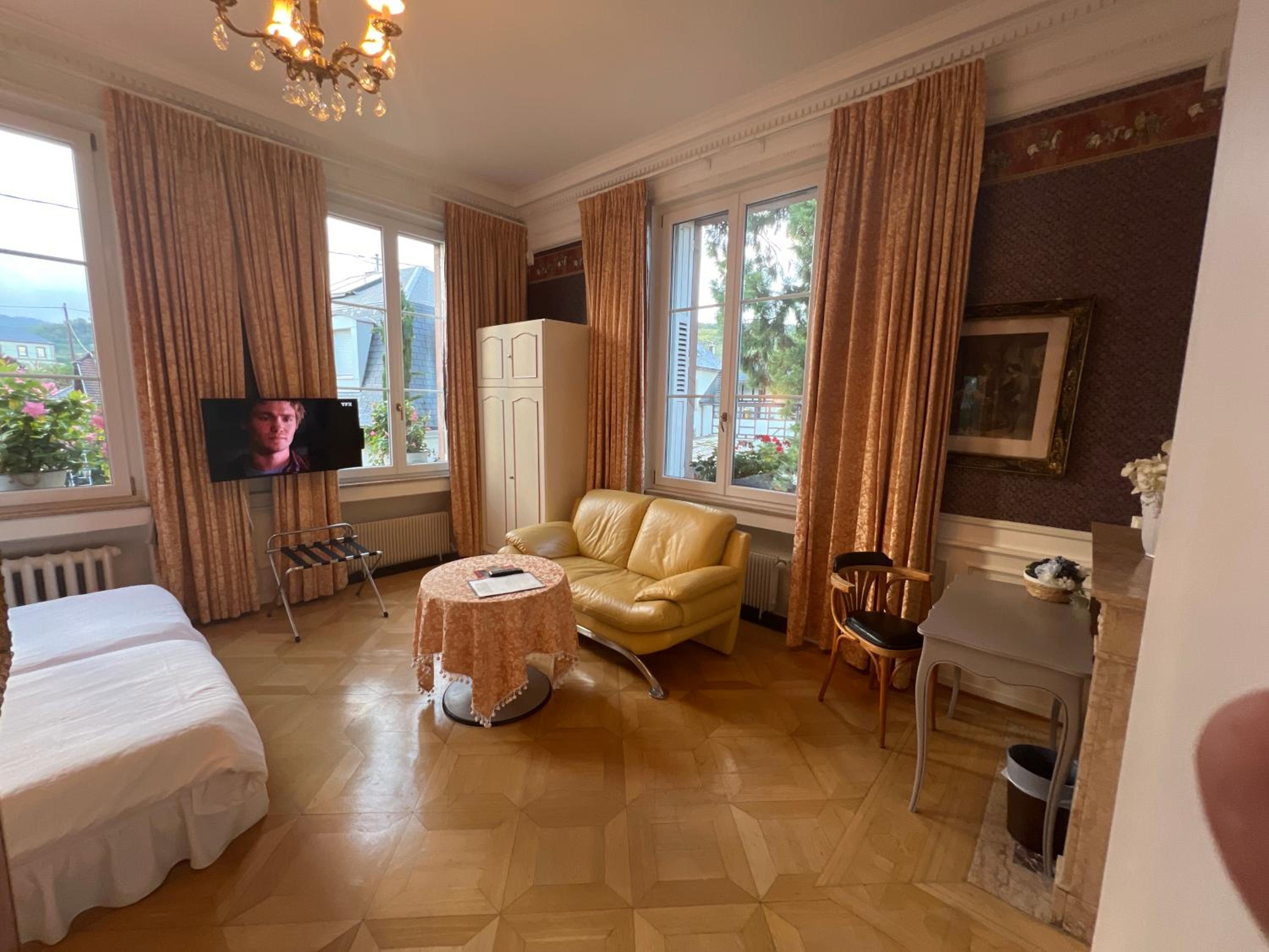 Superior Romantic Double or Twin Room - Photo 11