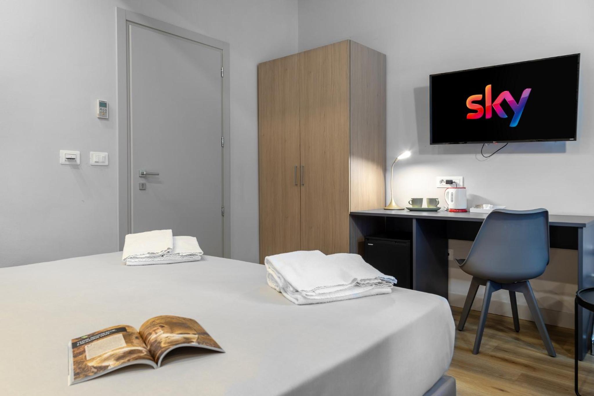 Classic Double or Twin Room - Photo 7