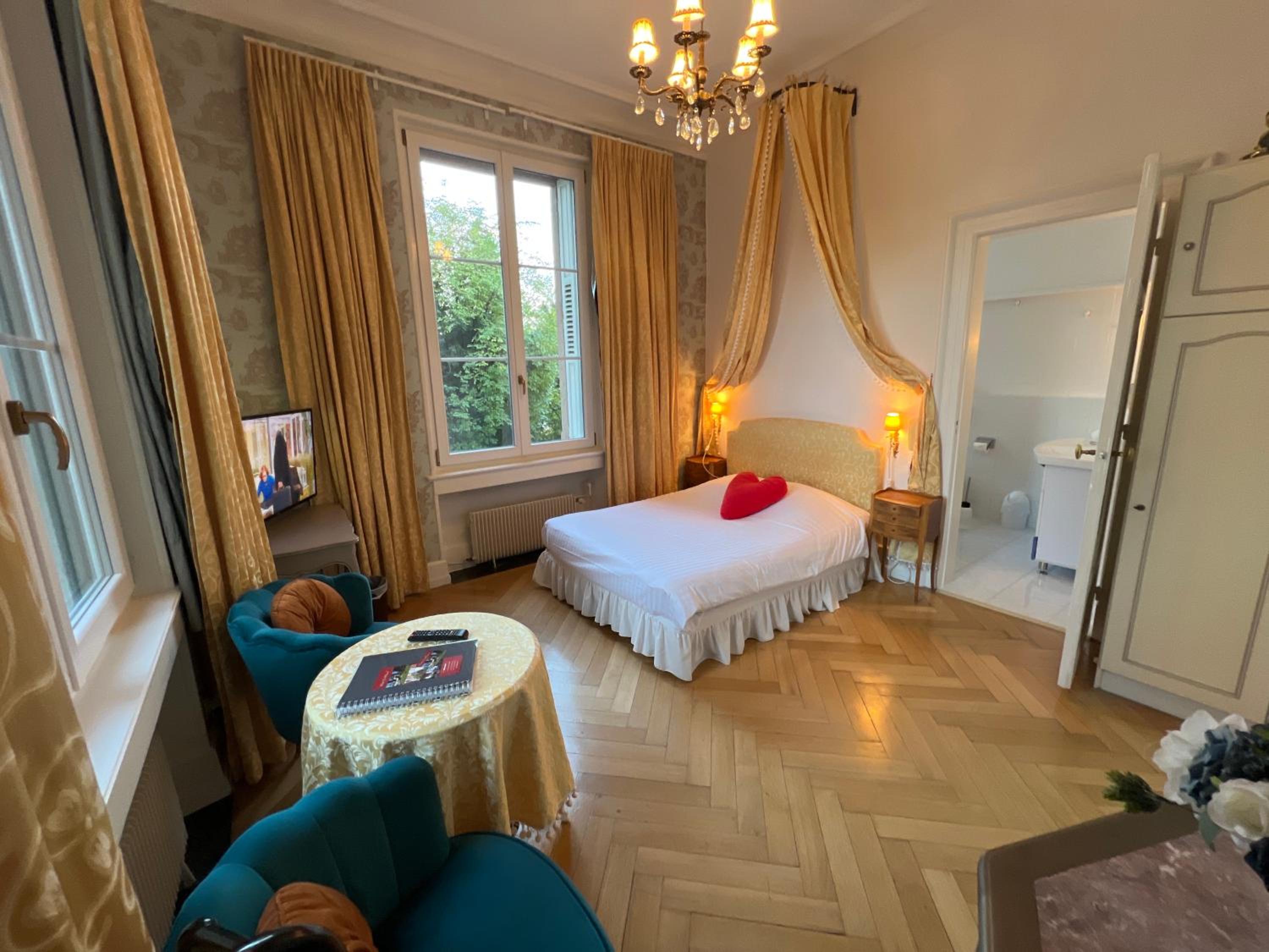Superior Romantic Double or Twin Room - Photo 1