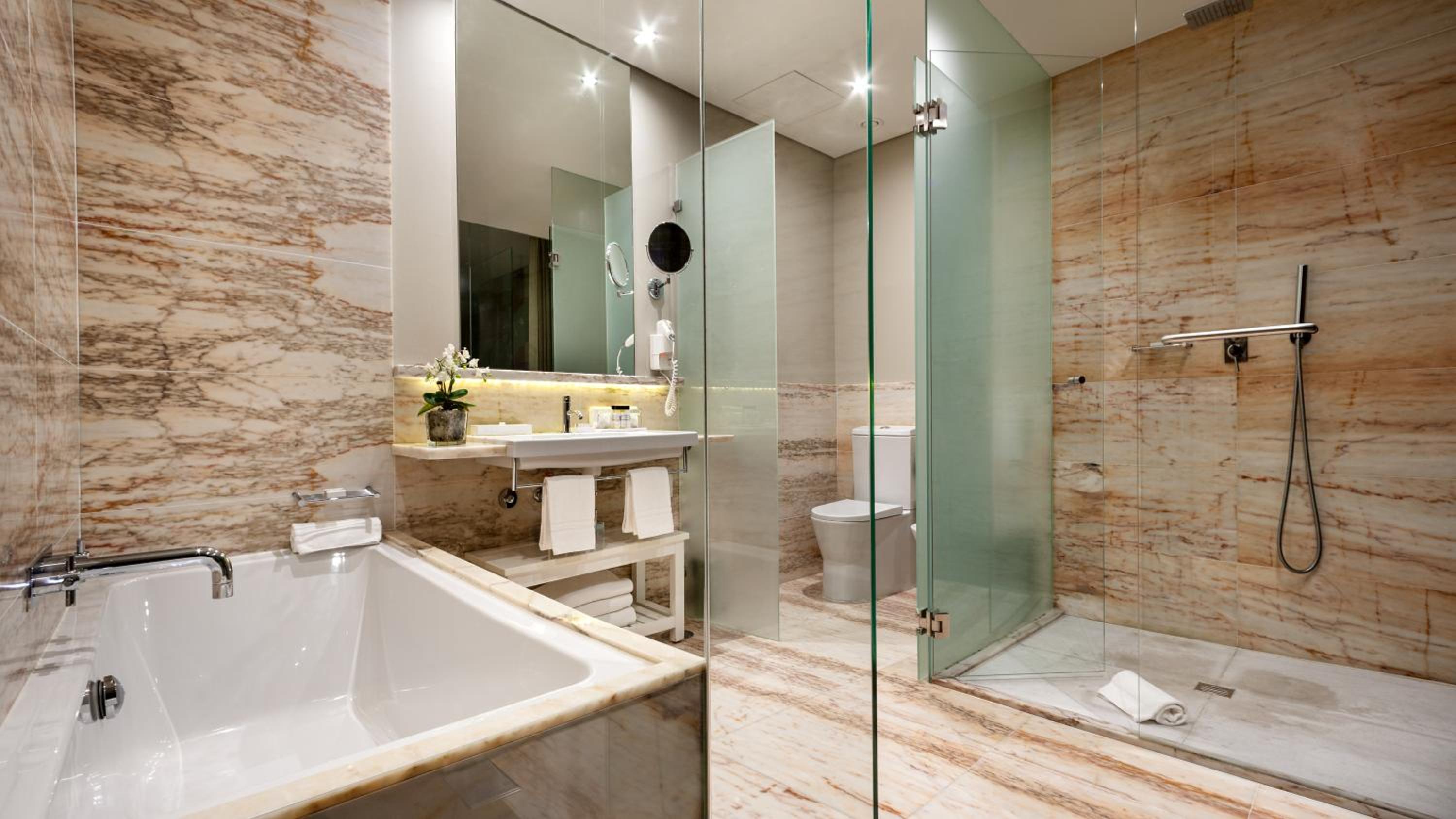 Double or Twin Vintage Grand with balcony  - Photo 4