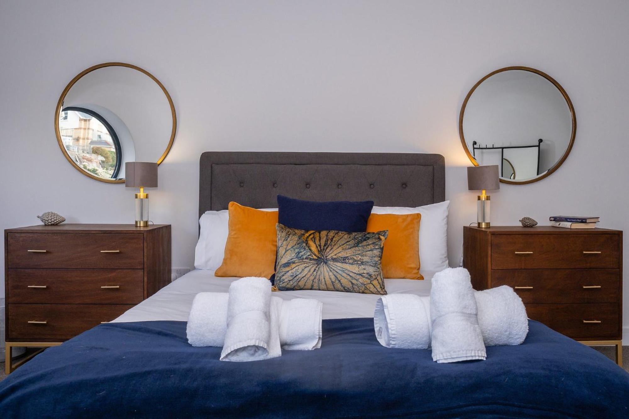 Two-Bedroom Apartment with Balcony and Sea View photo 1