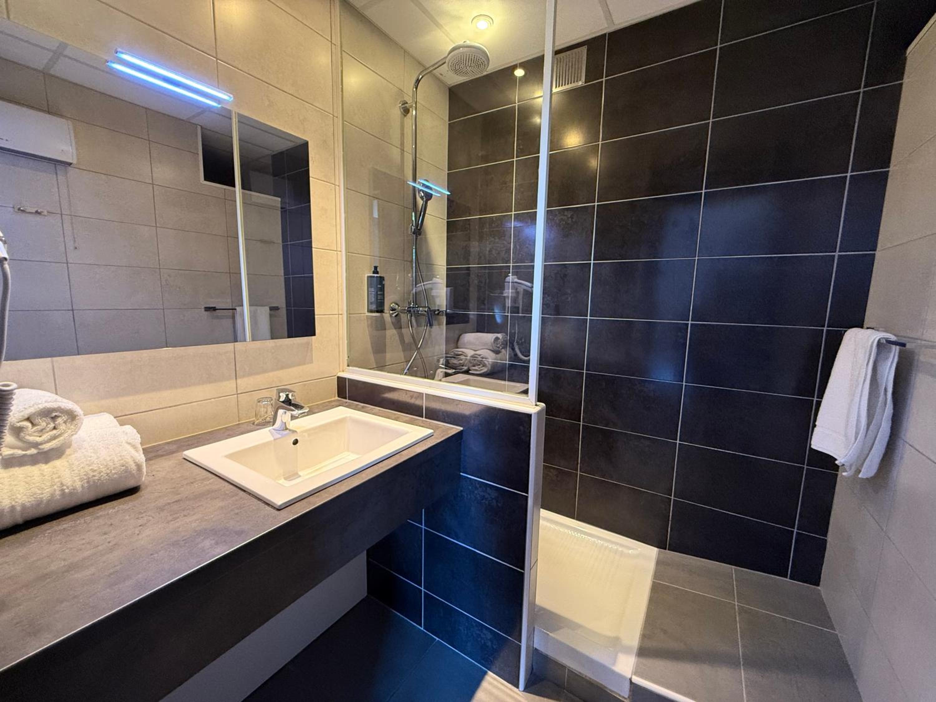 Double Room - Photo 4