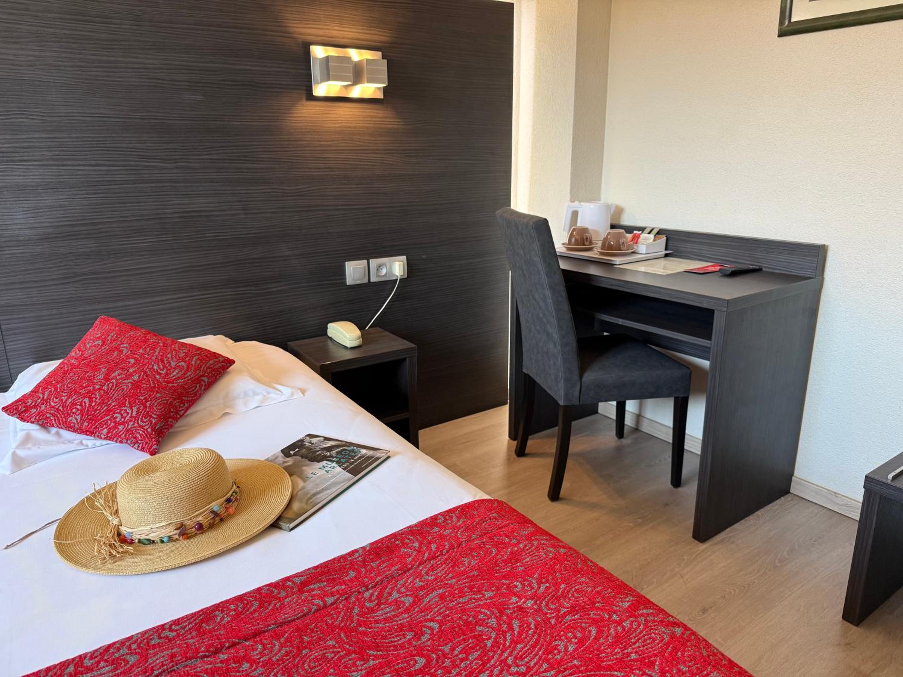 Double Room - Photo 12