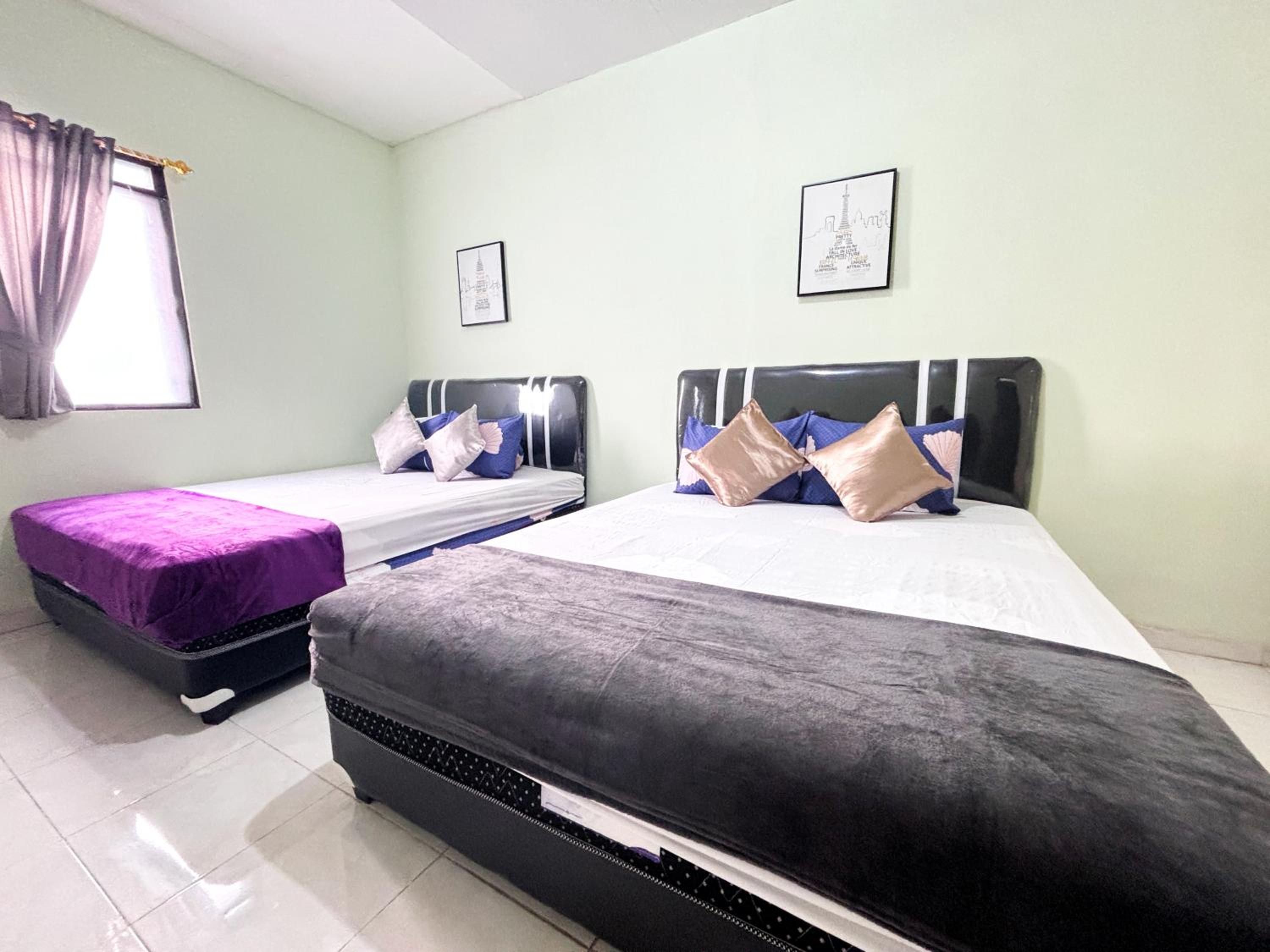 Standard Family Room - Photo 9