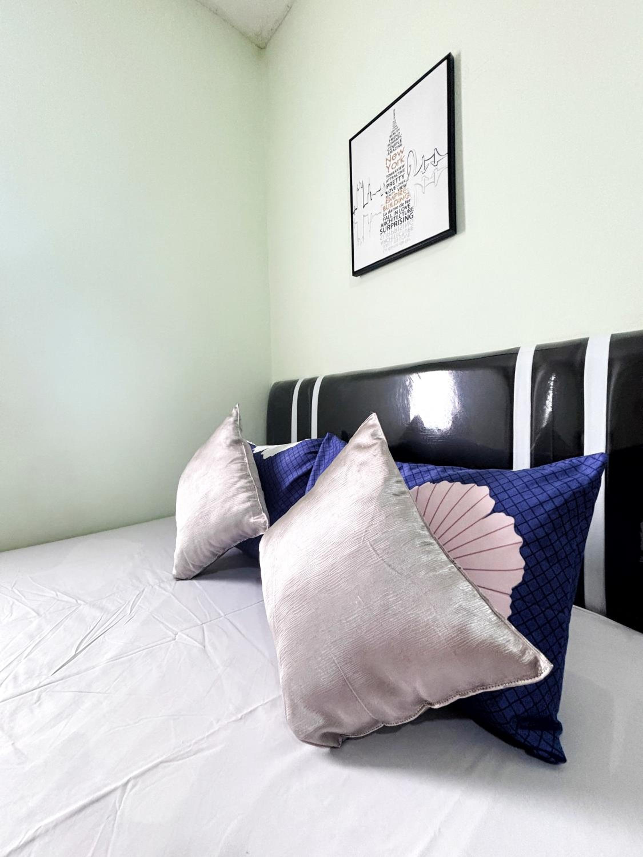 Standard Family Room - Photo 5