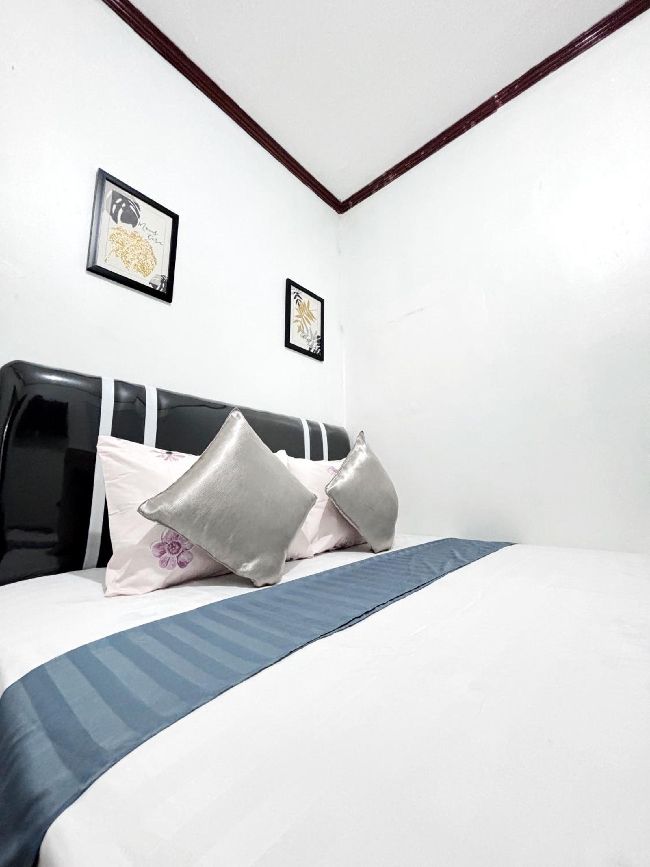 Deluxe Room - Photo 21
