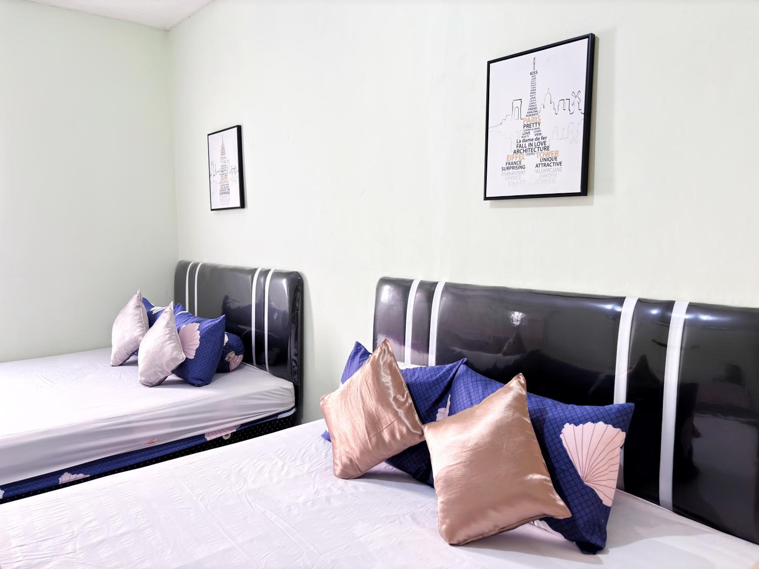 Standard Family Room - Photo 12