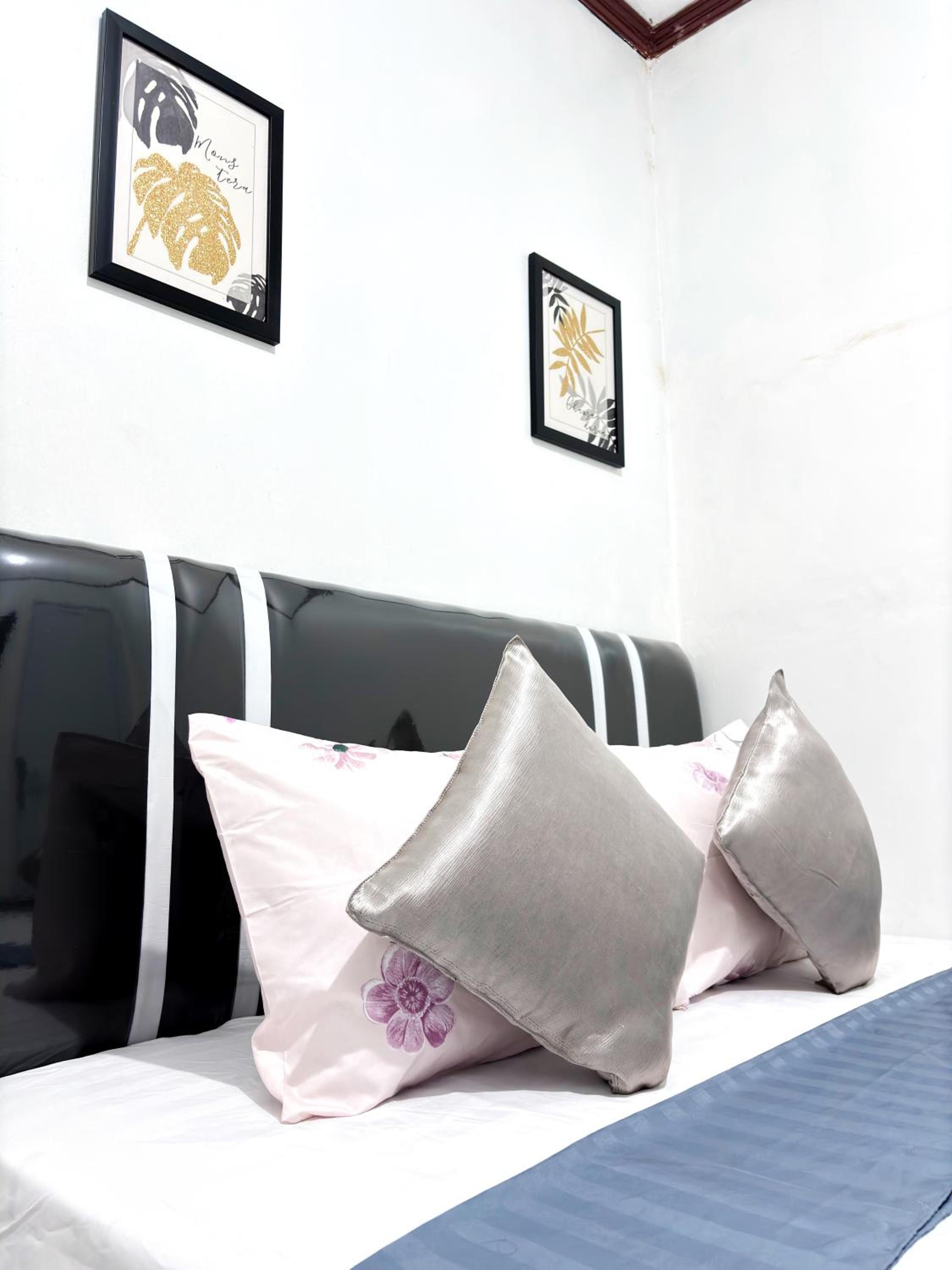 Deluxe Room - Photo 14