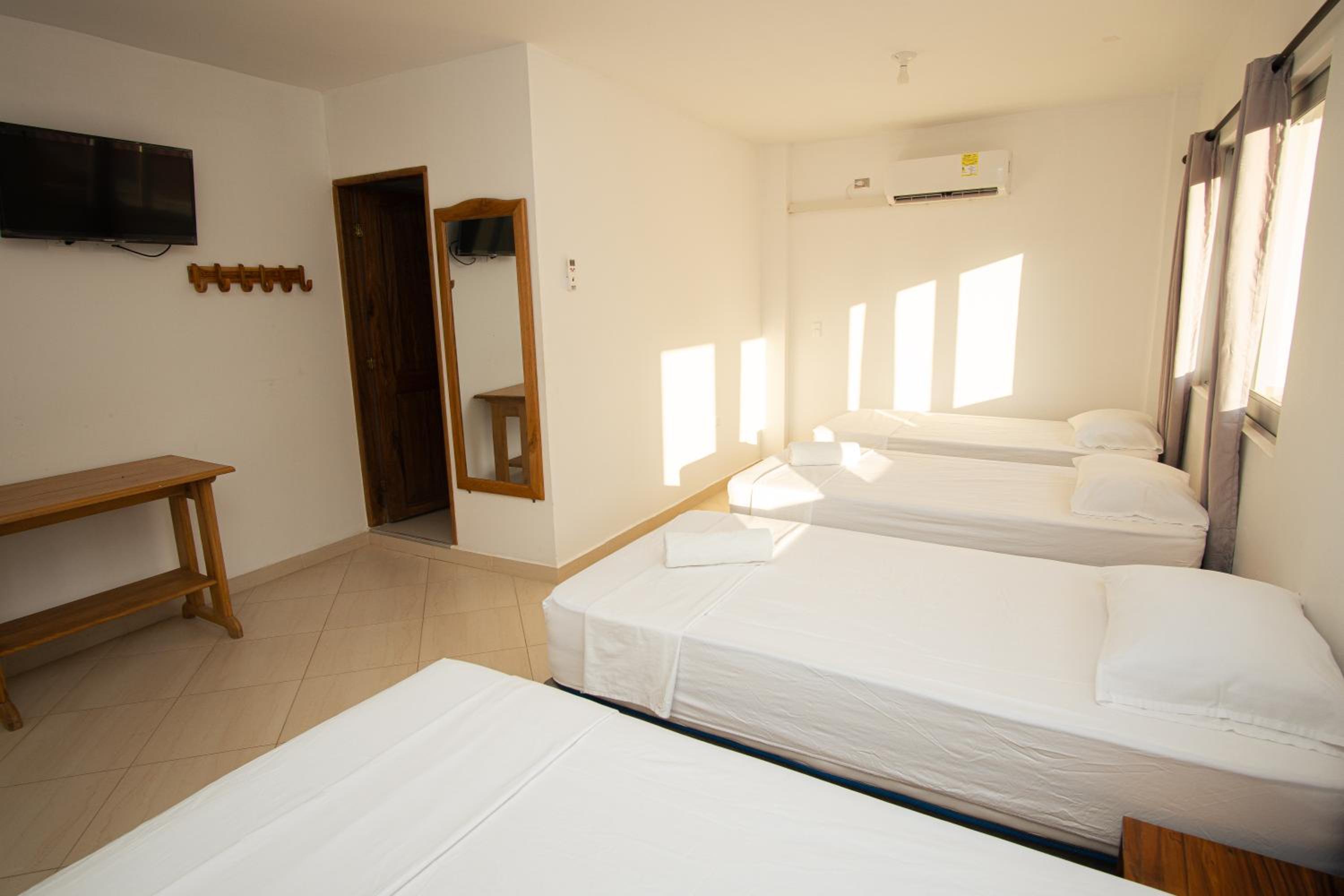 Economy Quadruple Room photo 3