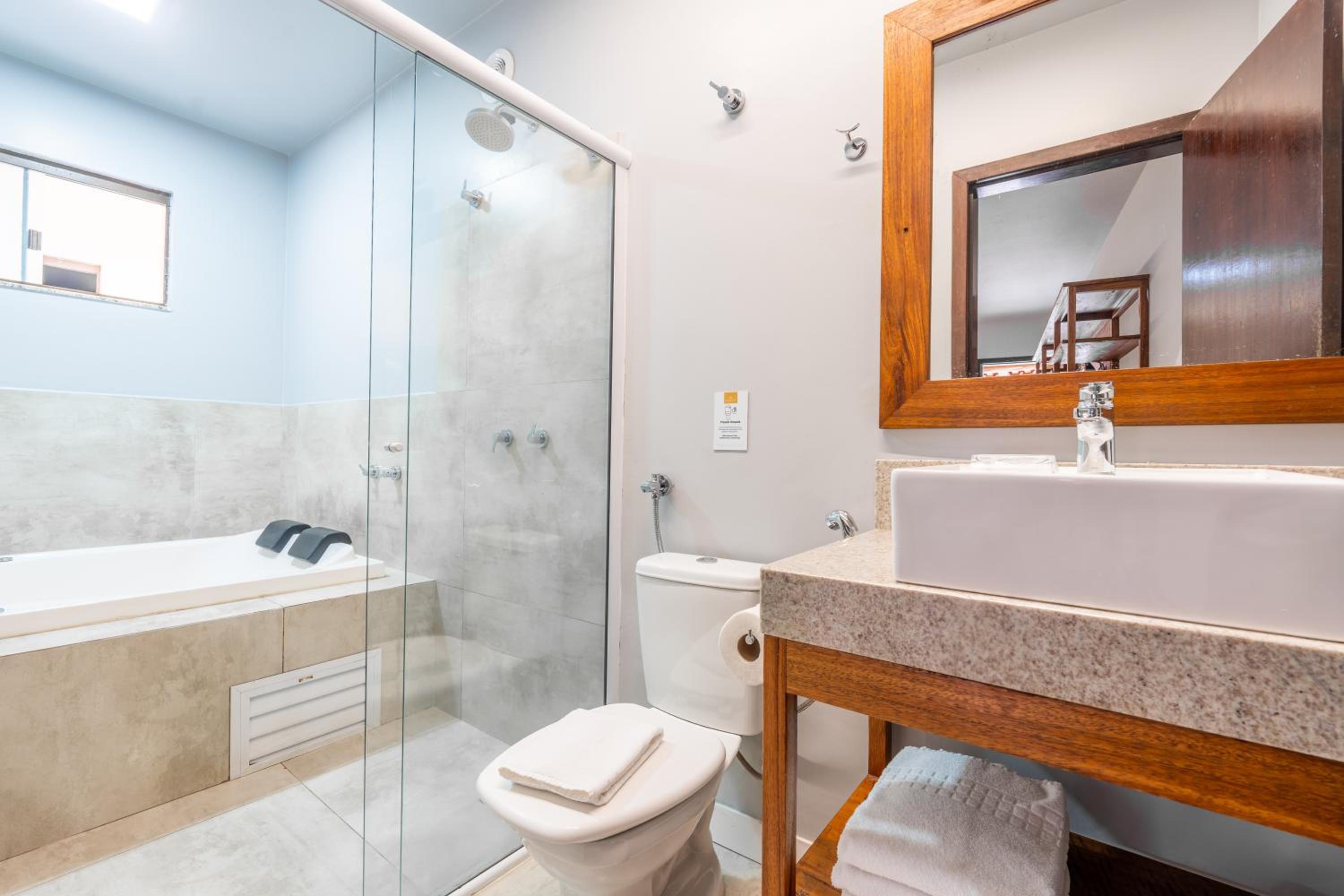 Deluxe Suite with Spa Bath photo 2