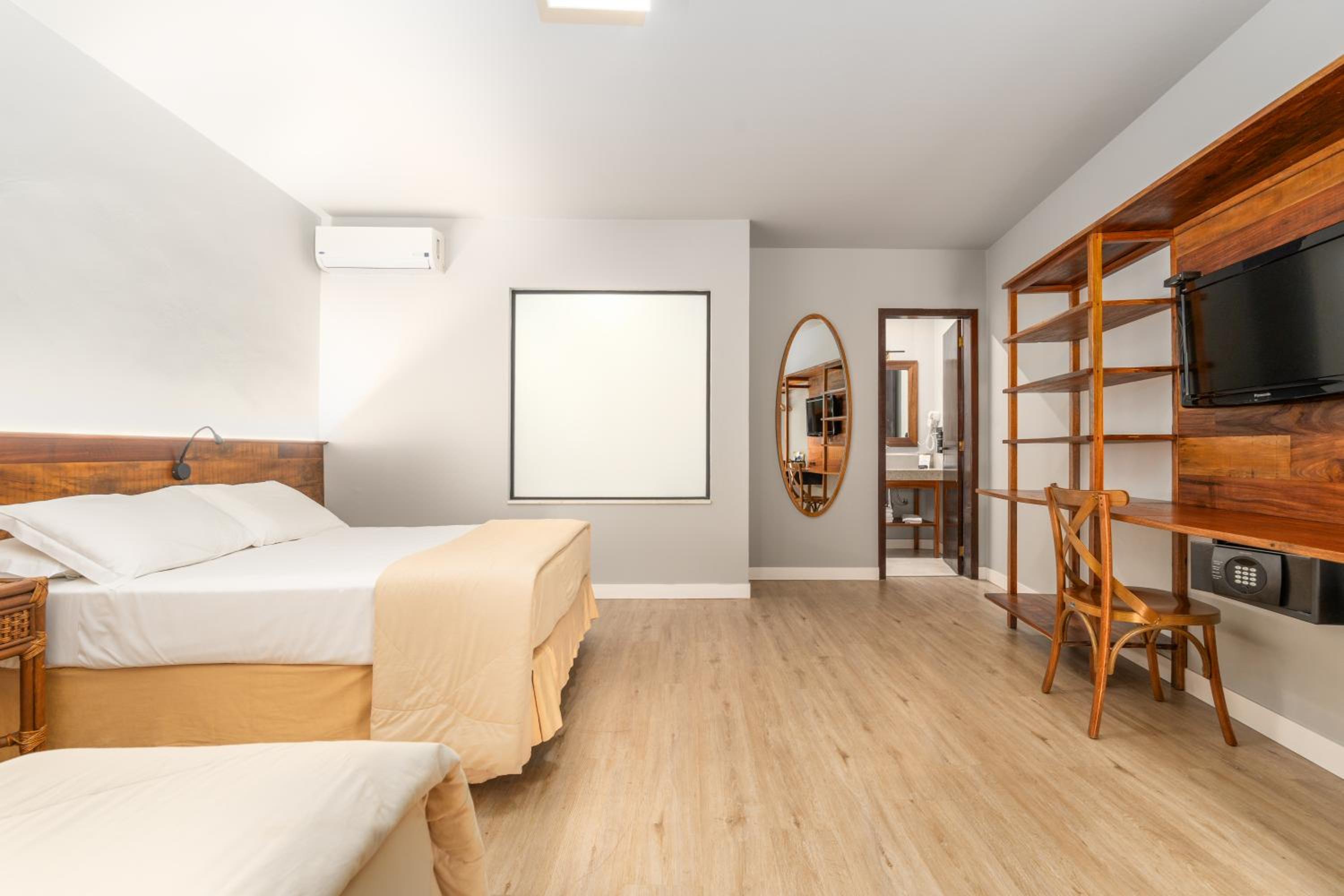 Deluxe Suite with Spa Bath photo 1