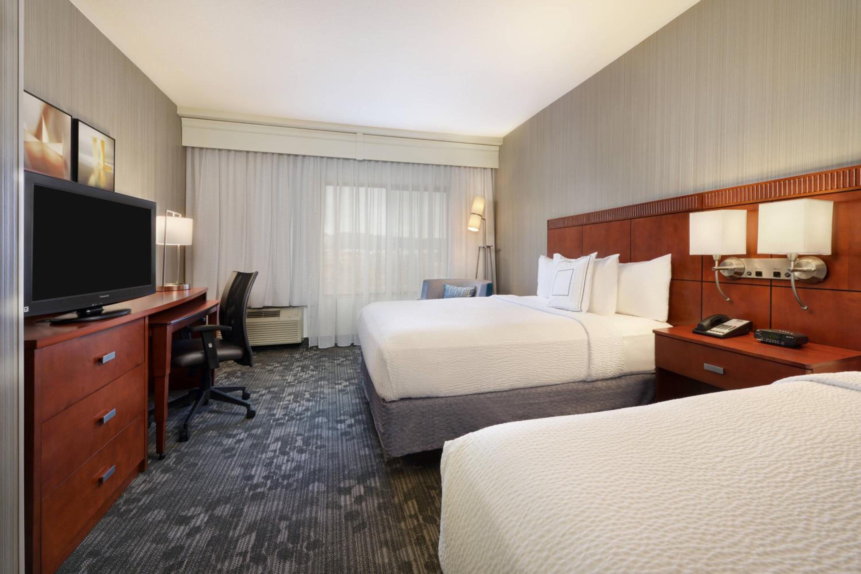 Queen Room with Two Queen Beds - Photo 1