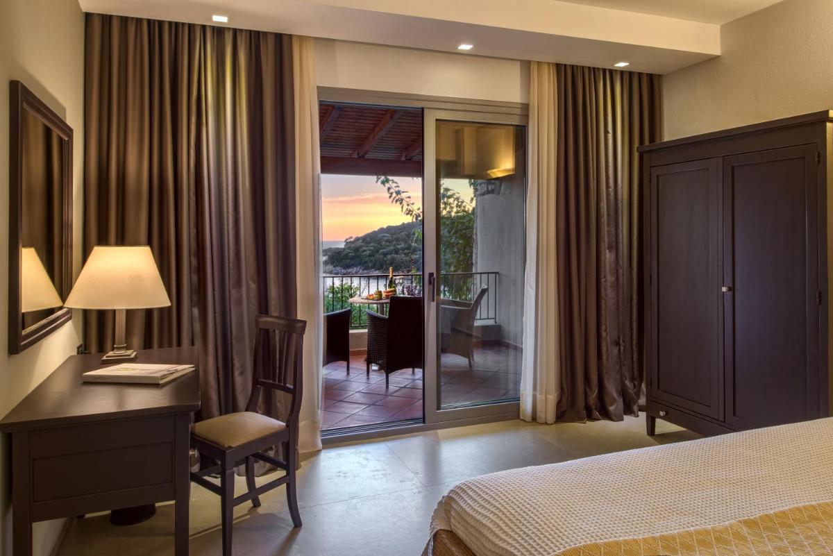 Double or Twin Room with Sea View - Photo 1