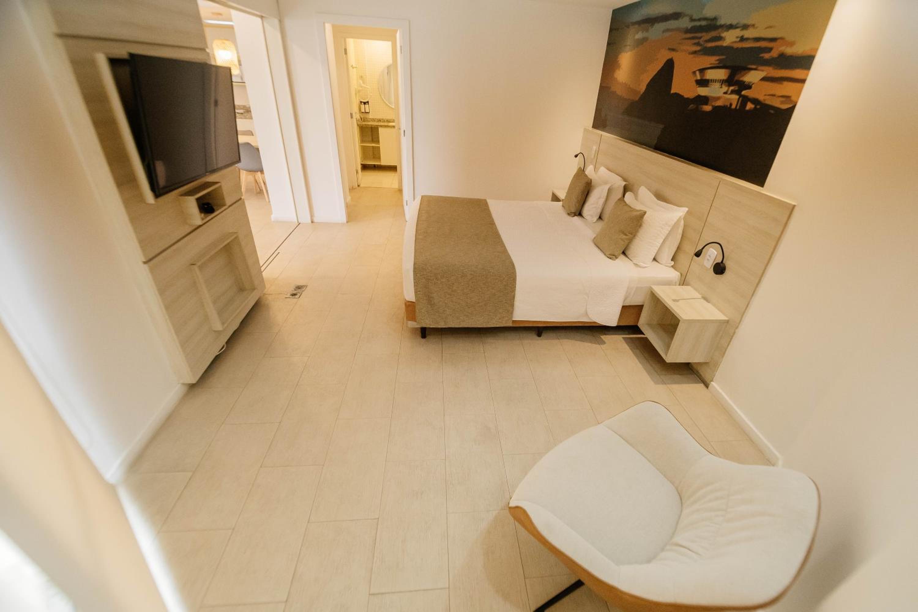 Royal Suite with King Bed - Photo 12