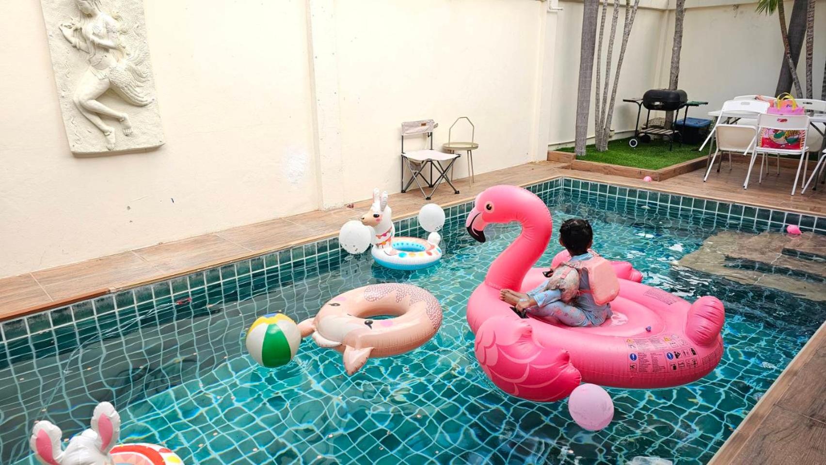 Villa with Private Pool - Photo 26
