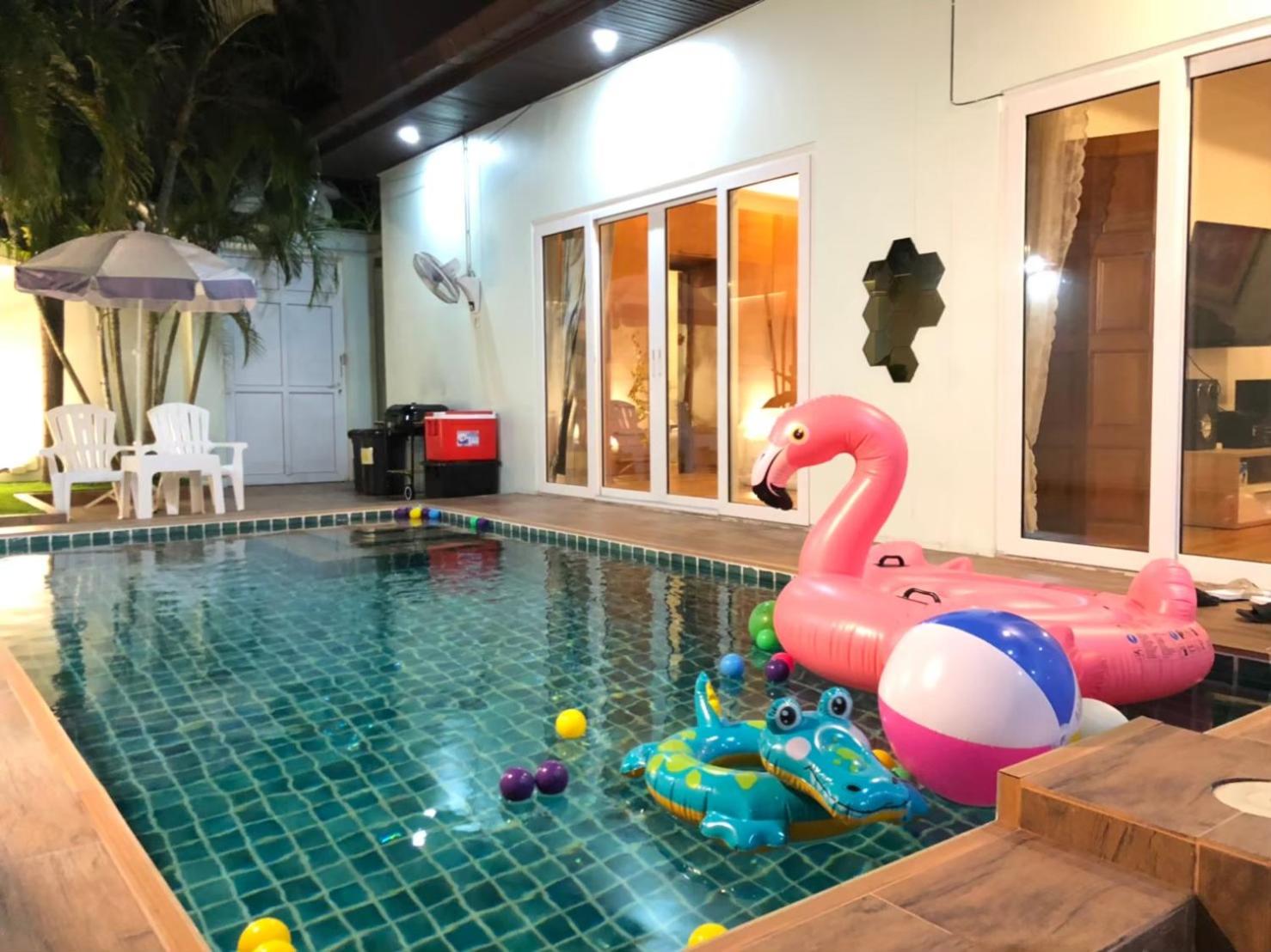 Villa with Private Pool - Photo 29