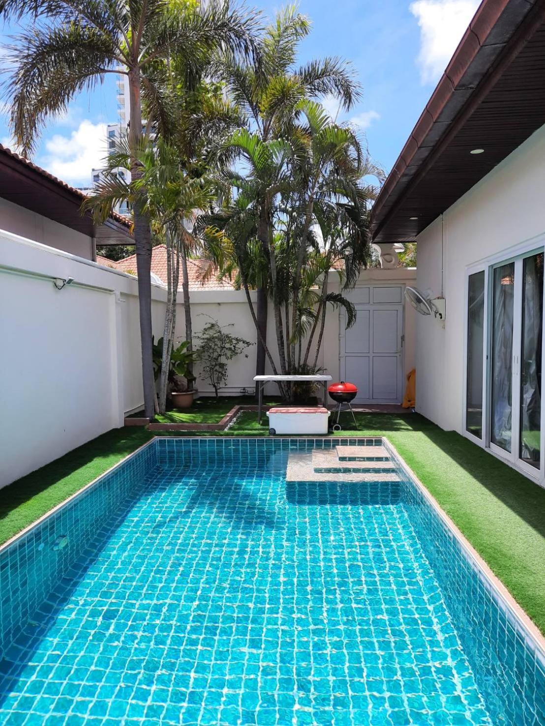 Villa with Private Pool - Photo 4