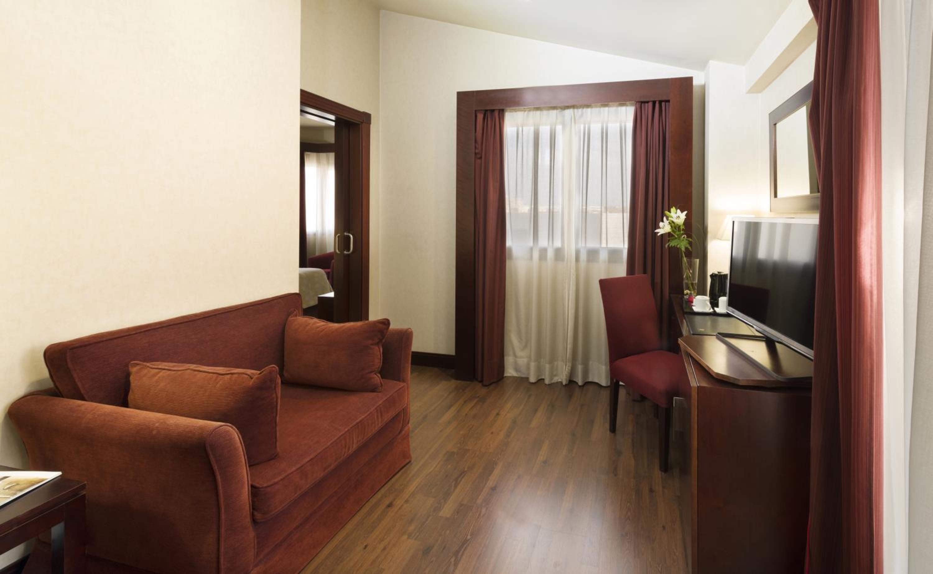 Superior King Room - Photo 1