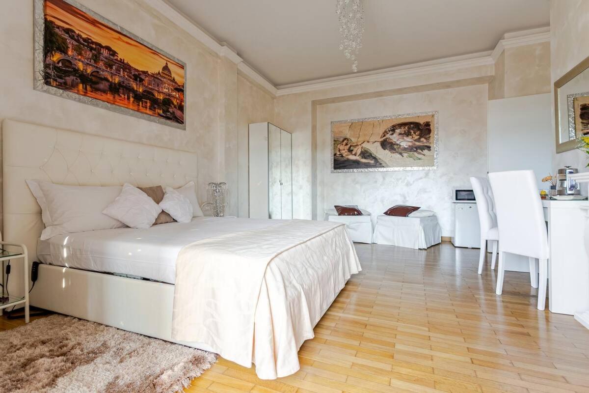King Room with Balcony photo 2